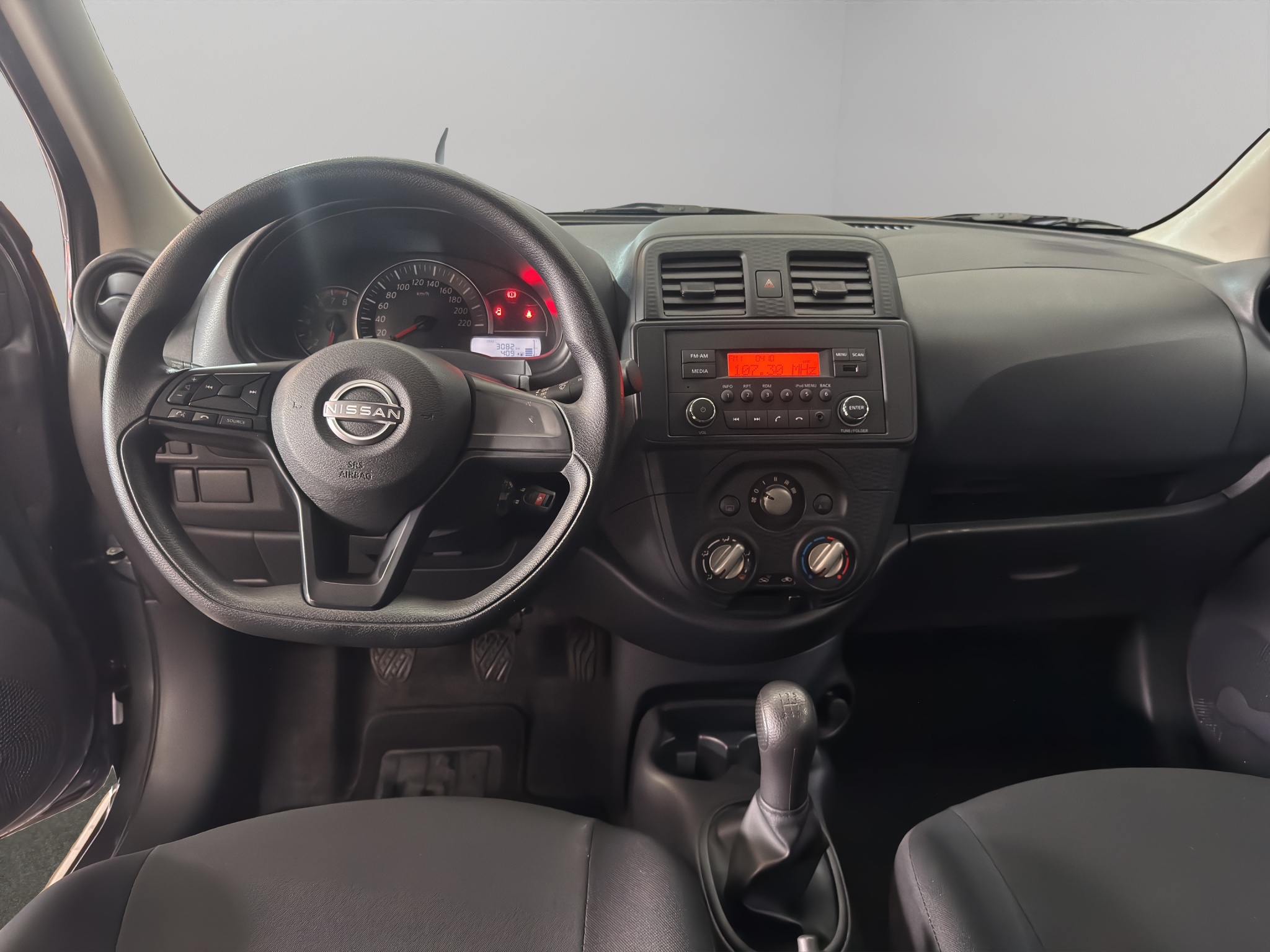 Nissan March 5 pts. HB Sense, TM5, a/ac., R-14 2024