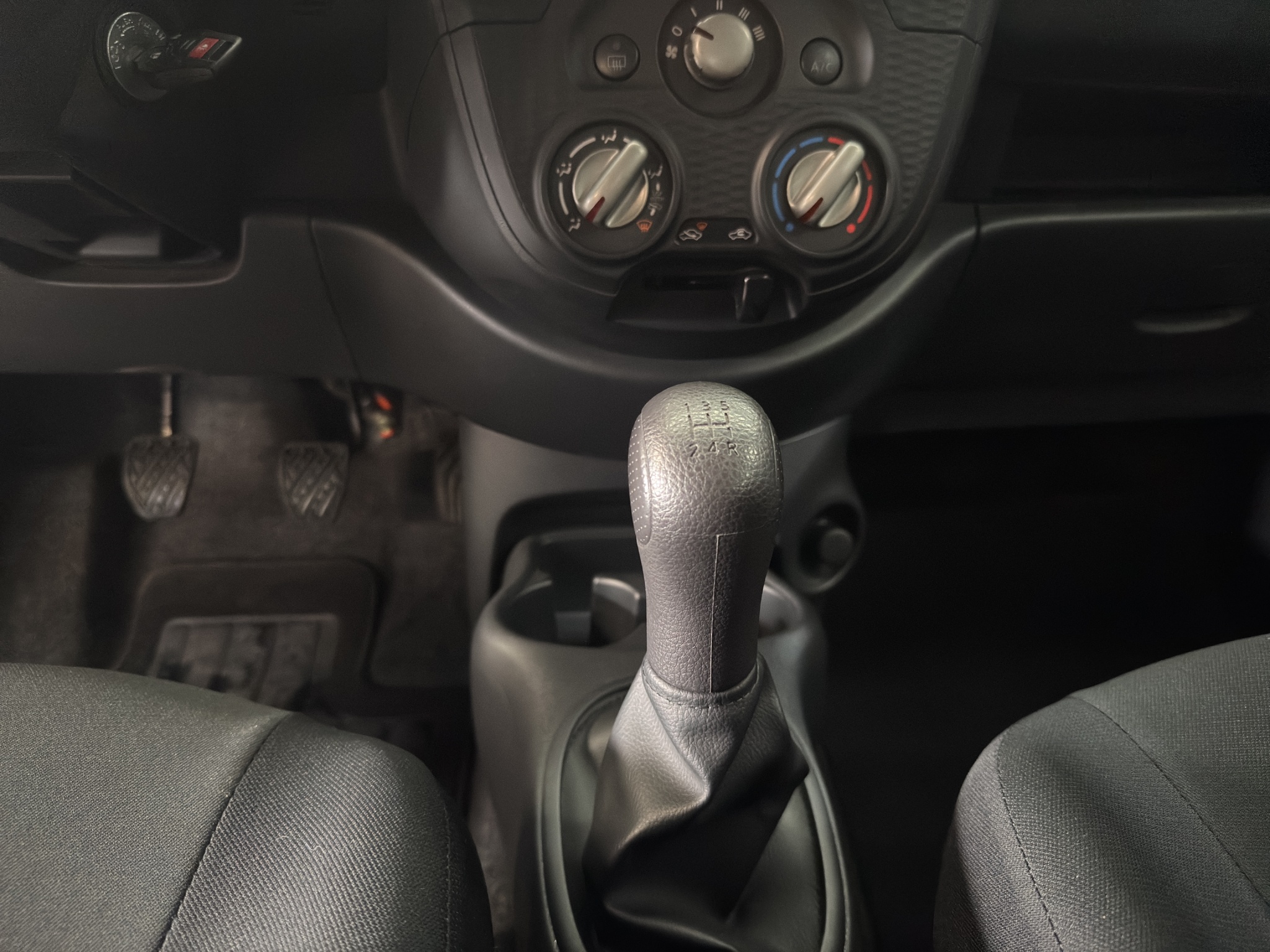 Nissan March 5 pts. HB Sense, TM5, a/ac., R-14 2024