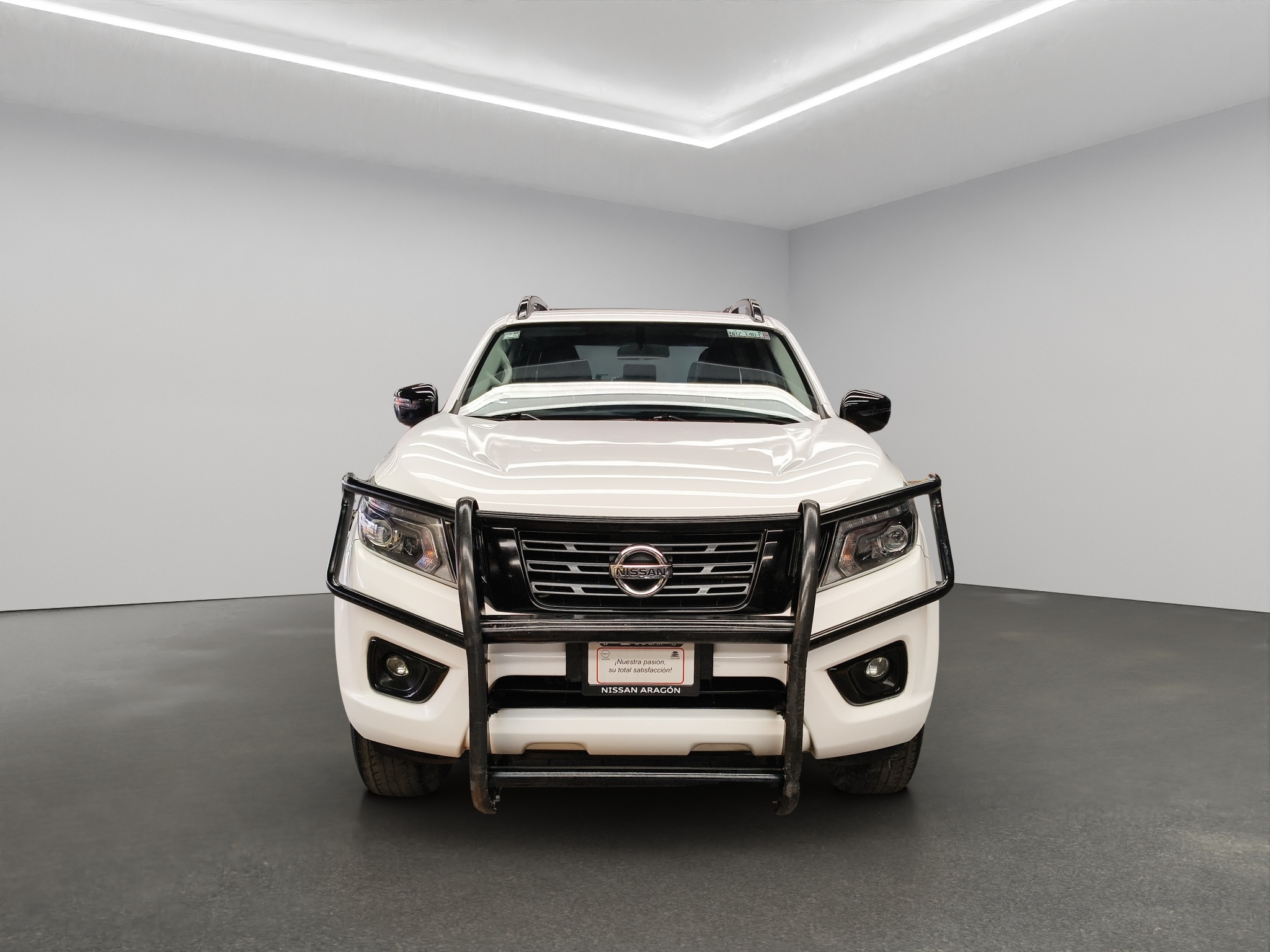 Nissan Comerciales Frontier y NP 300 Frontier Pick-Up 4 pts. NP300 Frontier Midnight LE, Doble Cab., 2.5l, TM6, a/ac., tela/piel, f. led, RA-18 (línea anterior) 2020