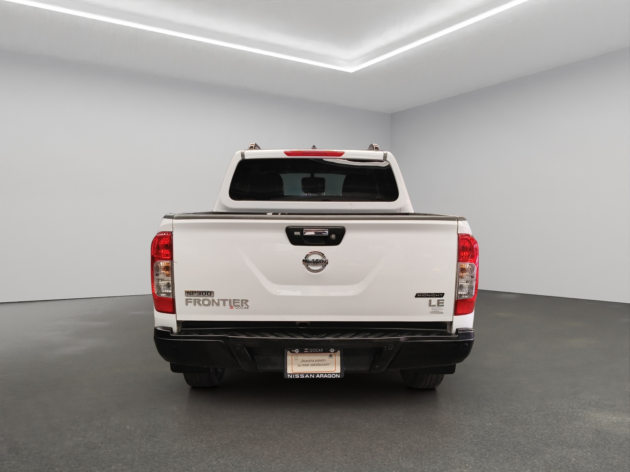 Nissan Comerciales Frontier y NP 300 Frontier Pick-Up 4 pts. NP300 Frontier Midnight LE, Doble Cab., 2.5l, TM6, a/ac., tela/piel, f. led, RA-18 (línea anterior) 2020