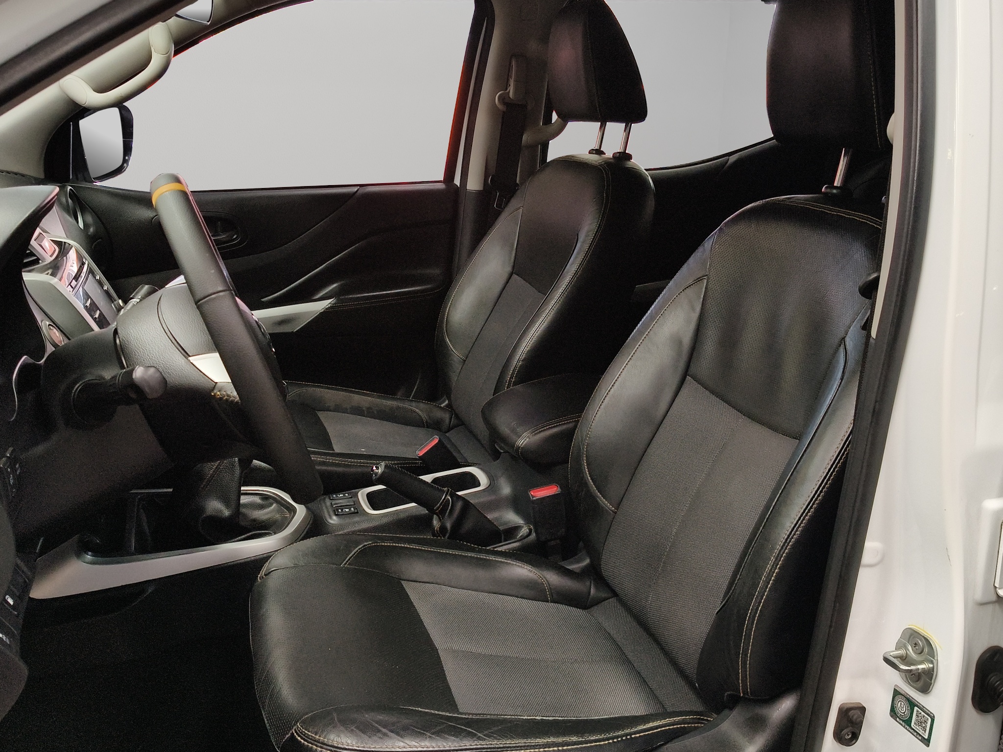 Nissan Comerciales Frontier y NP 300 Frontier Pick-Up 4 pts. NP300 Frontier Midnight LE, Doble Cab., 2.5l, TM6, a/ac., tela/piel, f. led, RA-18 (línea anterior) 2020