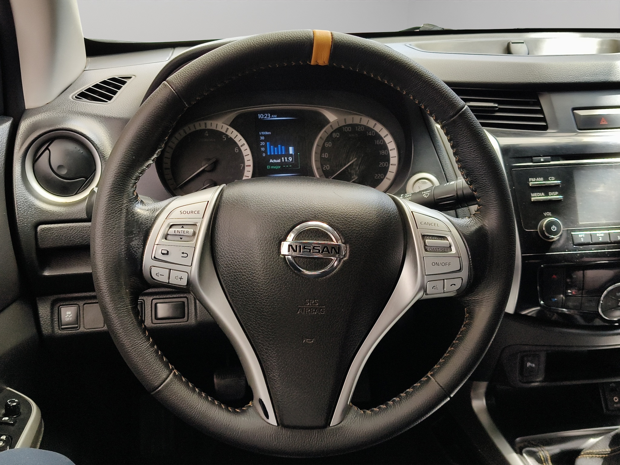 Nissan Comerciales Frontier y NP 300 Frontier Pick-Up 4 pts. NP300 Frontier Midnight LE, Doble Cab., 2.5l, TM6, a/ac., tela/piel, f. led, RA-18 (línea anterior) 2020