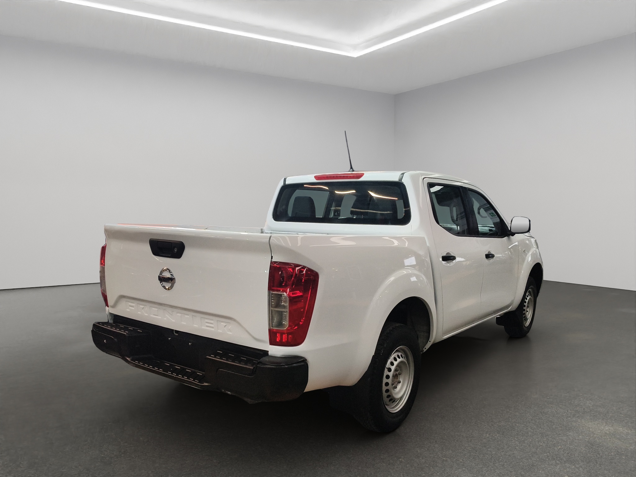 Nissan Comerciales Frontier y NP 300 Frontier Pick-Up 4 pts. Frontier SE, Doble Cab., L4, 2.5l, TM6, a/ac., VE, R-16 (cambio de línea) 2021