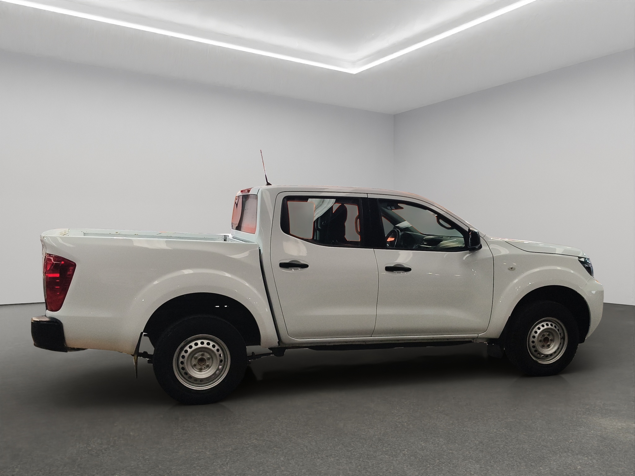 Nissan Comerciales Frontier y NP 300 Frontier Pick-Up 4 pts. Frontier SE, Doble Cab., L4, 2.5l, TM6, a/ac., VE, R-16 (cambio de línea) 2021