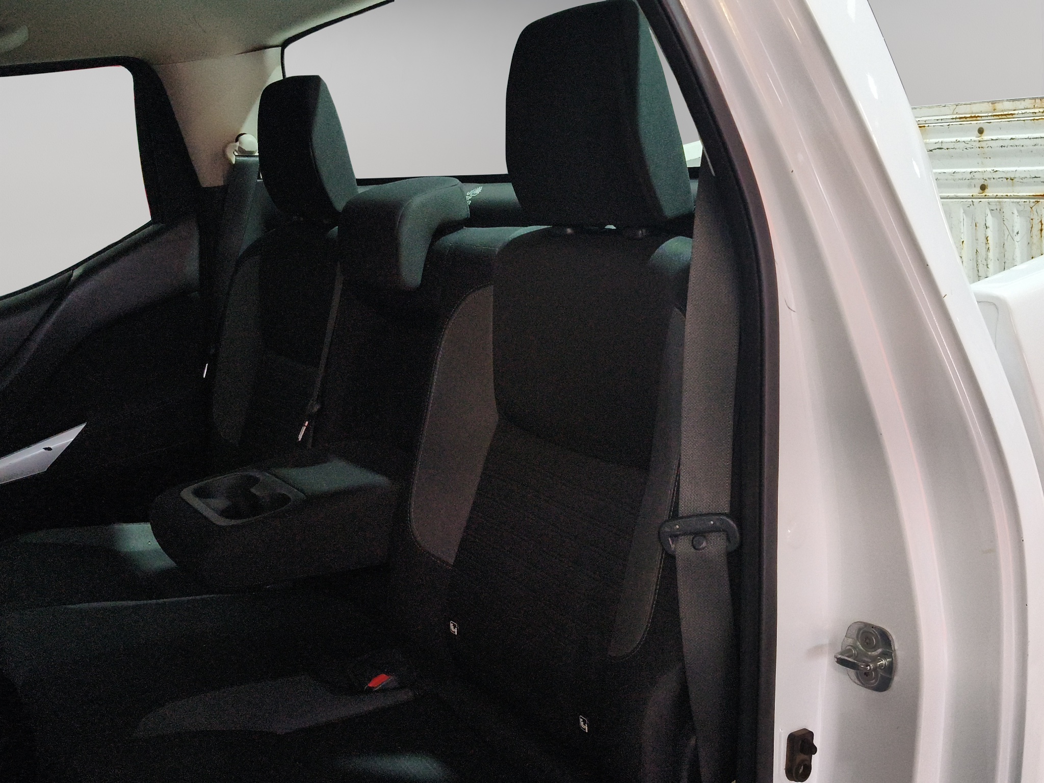 Nissan Comerciales Frontier y NP 300 Frontier Pick-Up 4 pts. Frontier SE, Doble Cab., L4, 2.5l, TM6, a/ac., VE, R-16 (cambio de línea) 2021