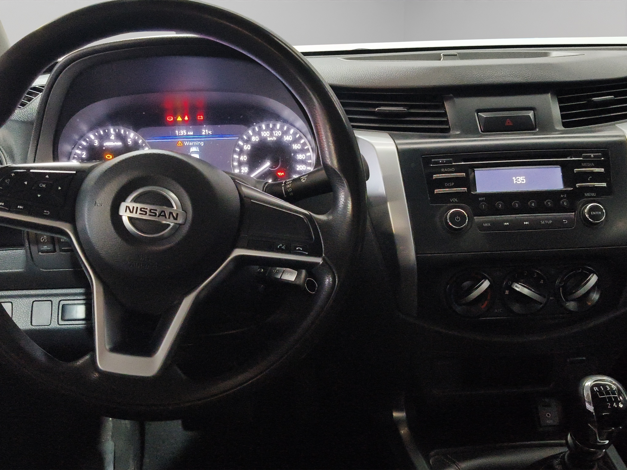 Nissan Comerciales Frontier y NP 300 Frontier Pick-Up 4 pts. Frontier SE, Doble Cab., L4, 2.5l, TM6, a/ac., VE, R-16 (cambio de línea) 2021