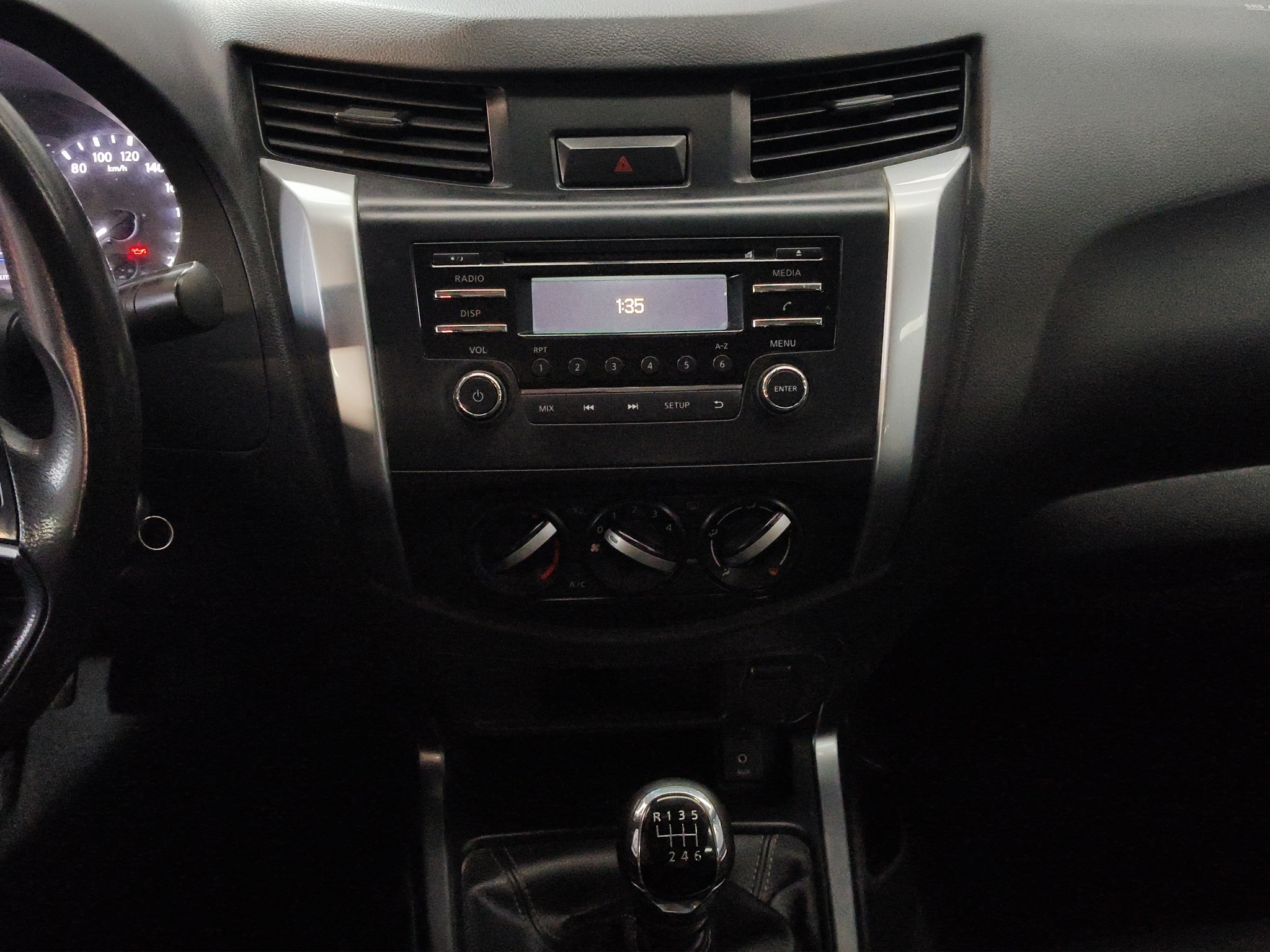 Nissan Comerciales Frontier y NP 300 Frontier Pick-Up 4 pts. Frontier SE, Doble Cab., L4, 2.5l, TM6, a/ac., VE, R-16 (cambio de línea) 2021