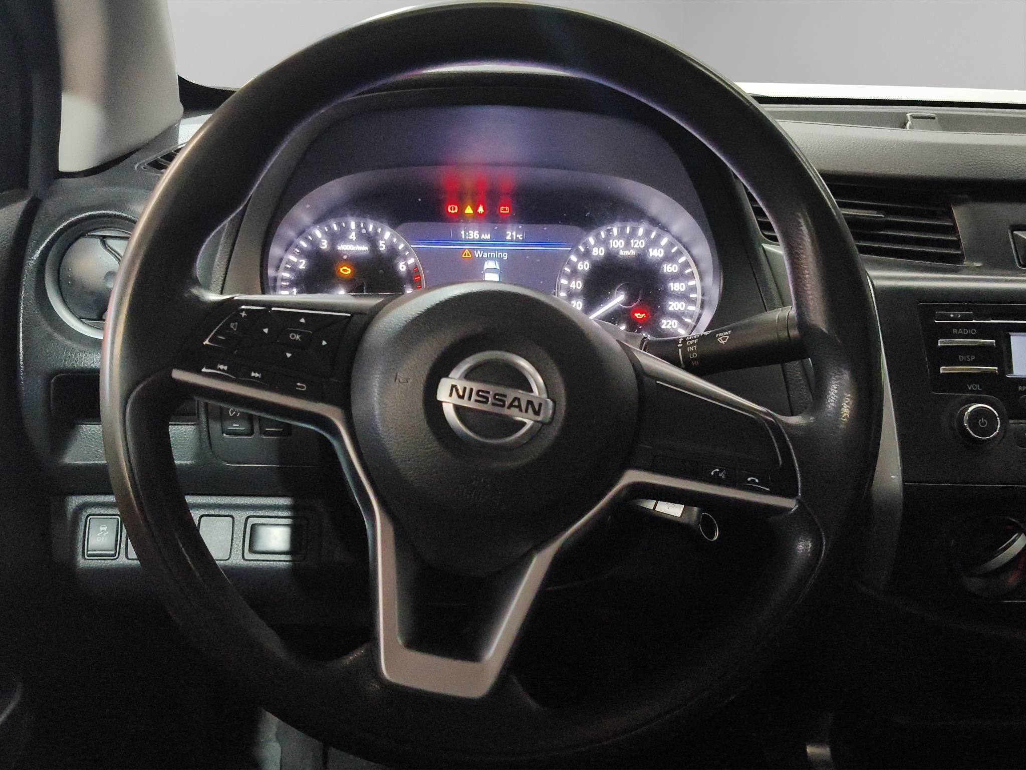 Nissan Comerciales Frontier y NP 300 Frontier Pick-Up 4 pts. Frontier SE, Doble Cab., L4, 2.5l, TM6, a/ac., VE, R-16 (cambio de línea) 2021