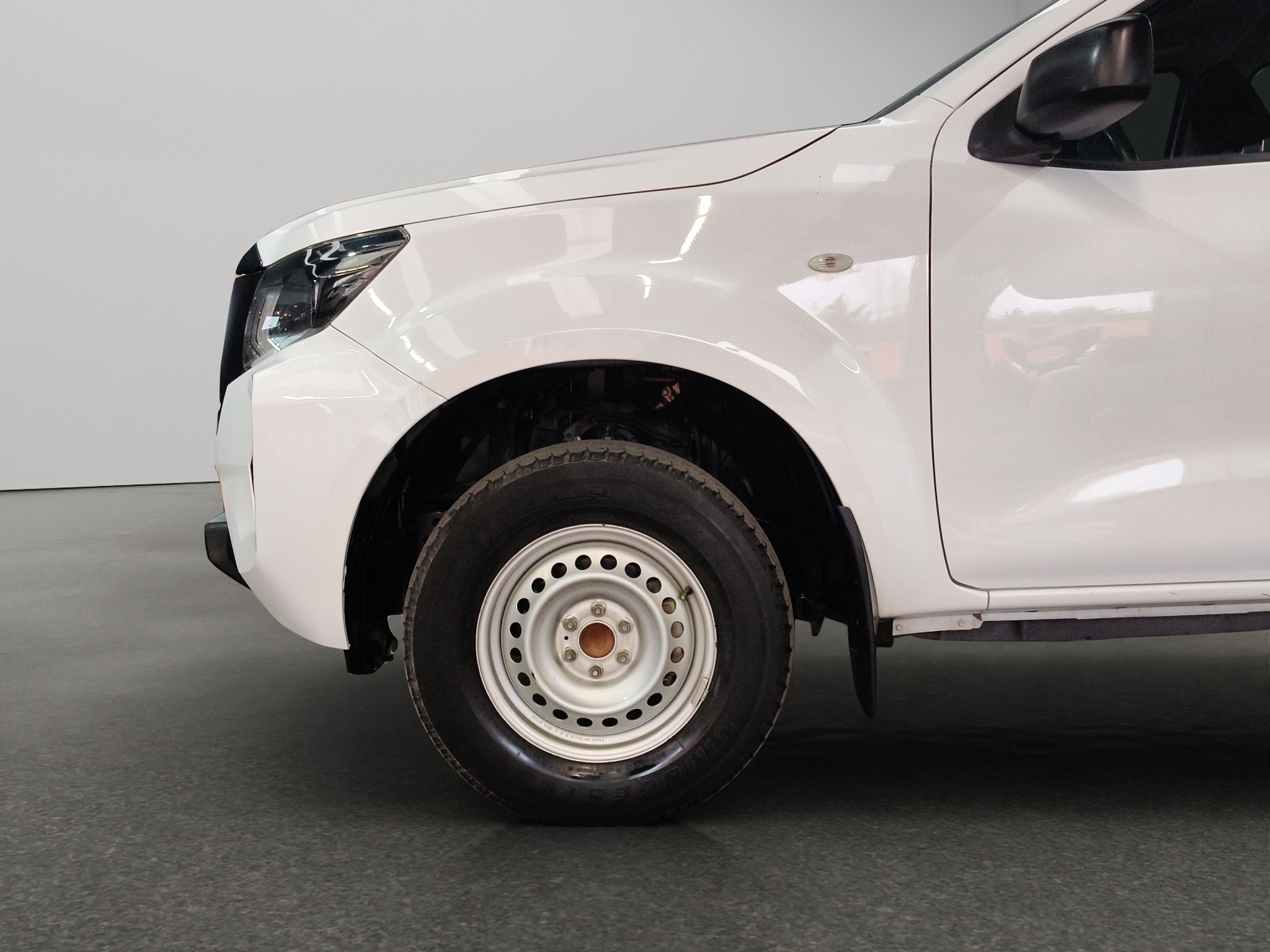 Nissan Comerciales Frontier y NP 300 Frontier Pick-Up 4 pts. Frontier SE, Doble Cab., L4, 2.5l, TM6, a/ac., VE, R-16 (cambio de línea) 2021