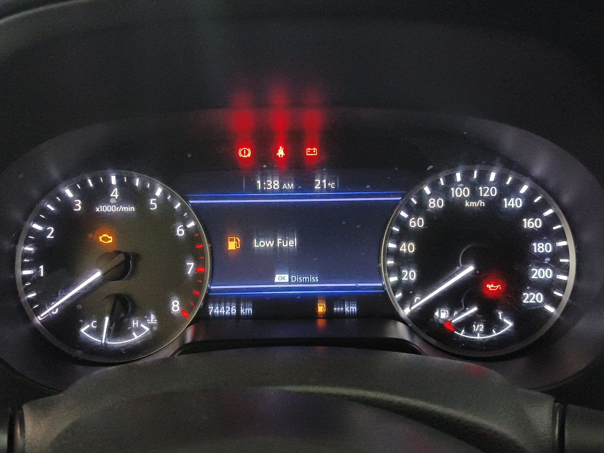 Nissan Comerciales Frontier y NP 300 Frontier Pick-Up 4 pts. Frontier SE, Doble Cab., L4, 2.5l, TM6, a/ac., VE, R-16 (cambio de línea) 2021