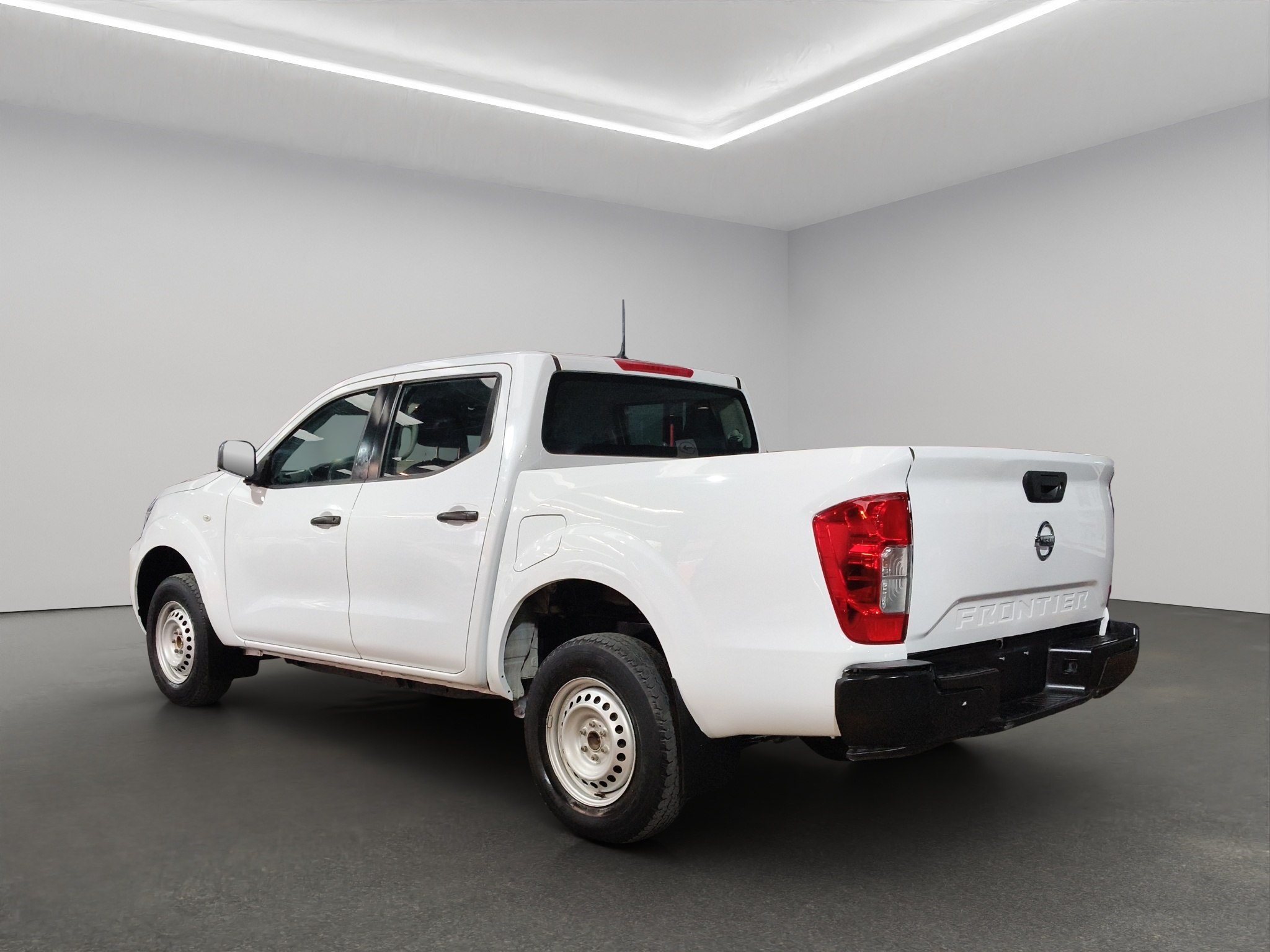 Nissan Comerciales Frontier y NP 300 Frontier Pick-Up 4 pts. Frontier SE, Doble Cab., L4, 2.5l, TM6, a/ac., VE, R-16 (cambio de línea) 2021