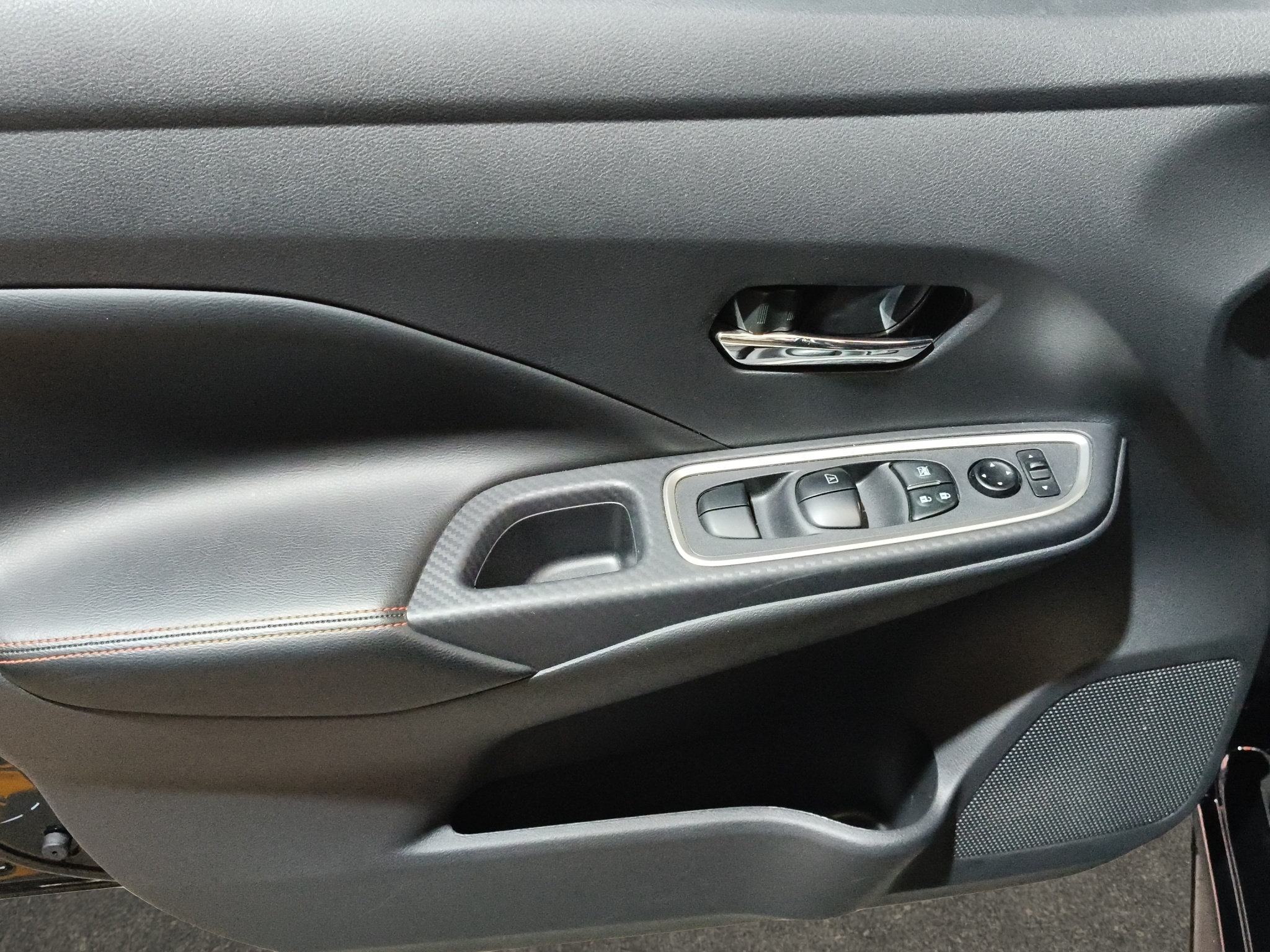 Nissan Versa 4 pts. SR, TA, a/ac. Aut., f. niebla, f. led, spoiler, RA-17 2024