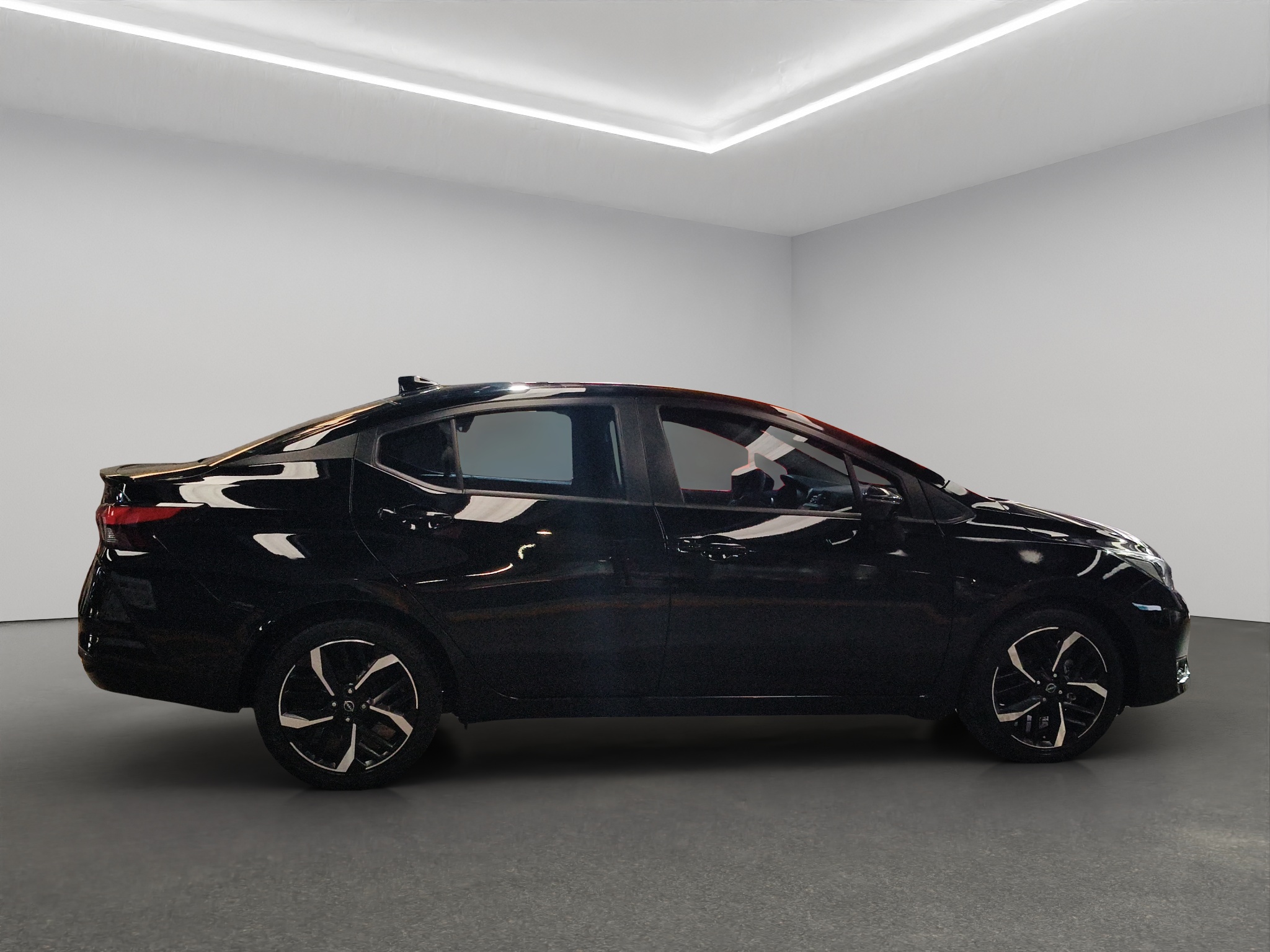 Nissan Versa 4 pts. SR, TA, a/ac. Aut., f. niebla, f. led, spoiler, RA-17 2024