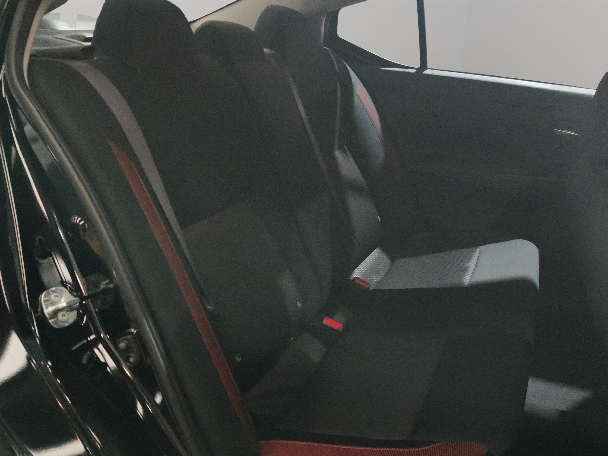 Nissan Versa 4 pts. SR, TA, a/ac. Aut., f. niebla, f. led, spoiler, RA-17 2024