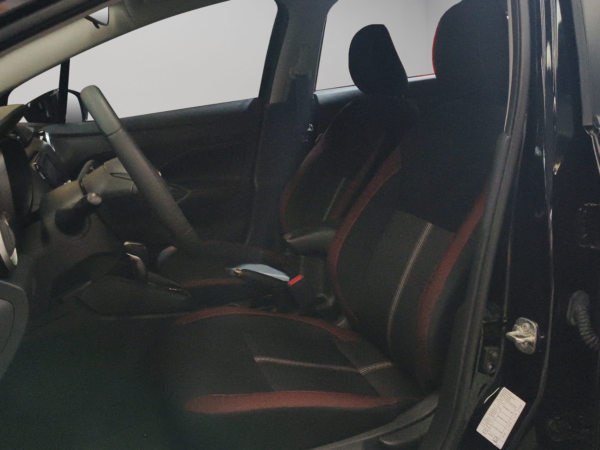 Nissan Versa 4 pts. SR, TA, a/ac. Aut., f. niebla, f. led, spoiler, RA-17 2024