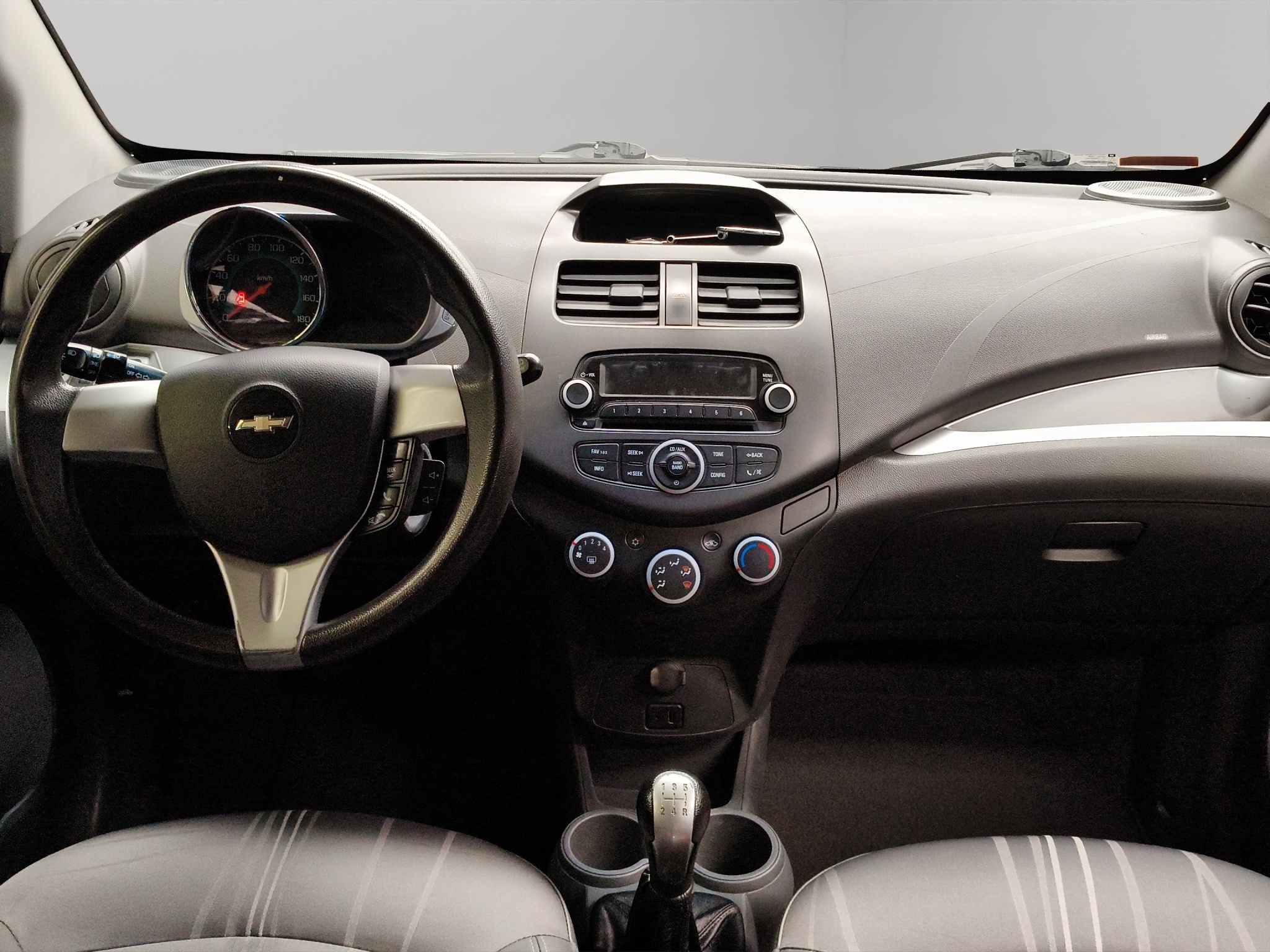 Chevrolet Spark 5 pts. HB LTZ, 1.4l, TM5, a/ac., f. niebla, RA-15 (nueva generación) 2016