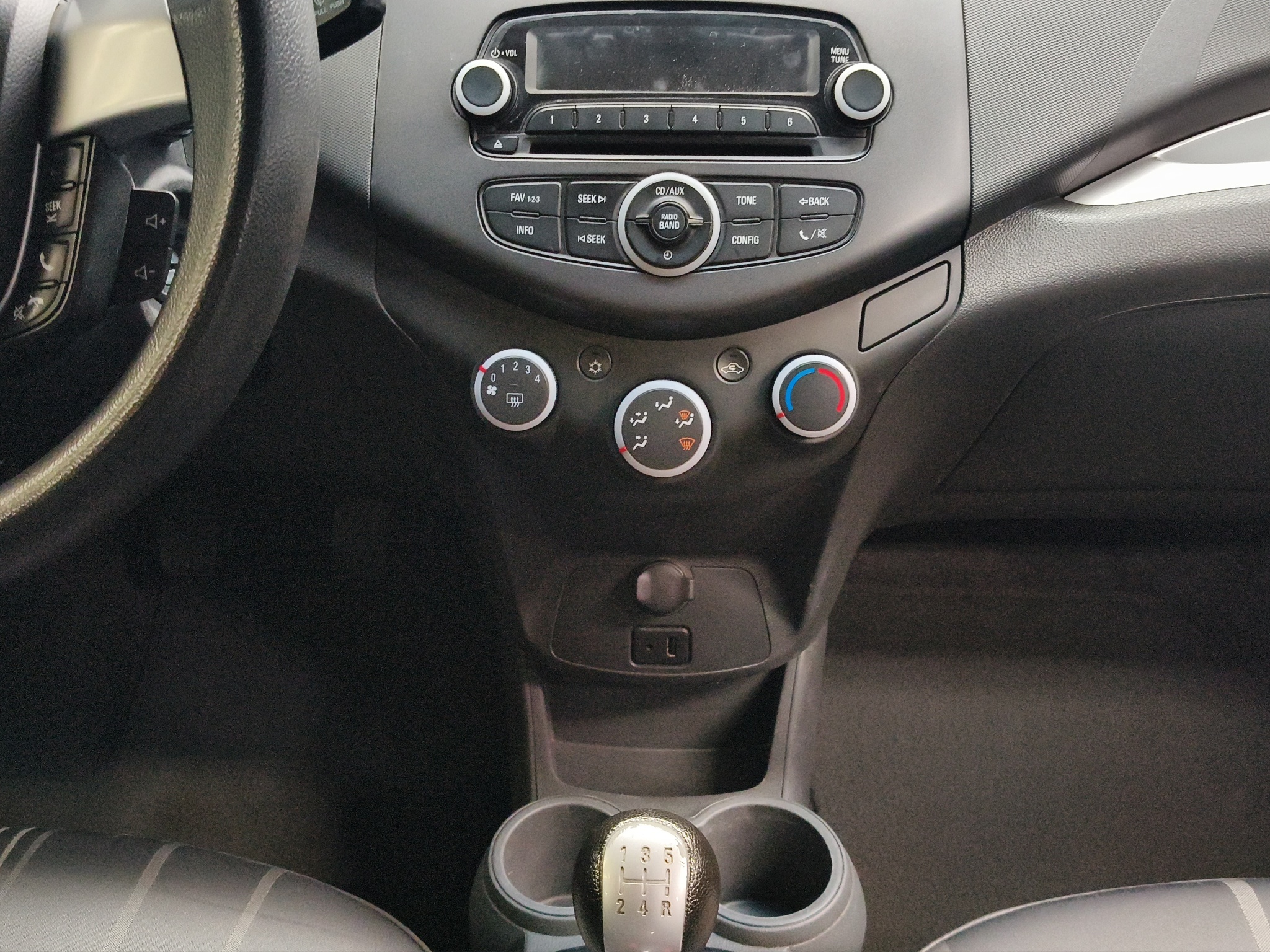 Chevrolet Spark 5 pts. HB LTZ, 1.4l, TM5, a/ac., f. niebla, RA-15 (nueva generación) 2016