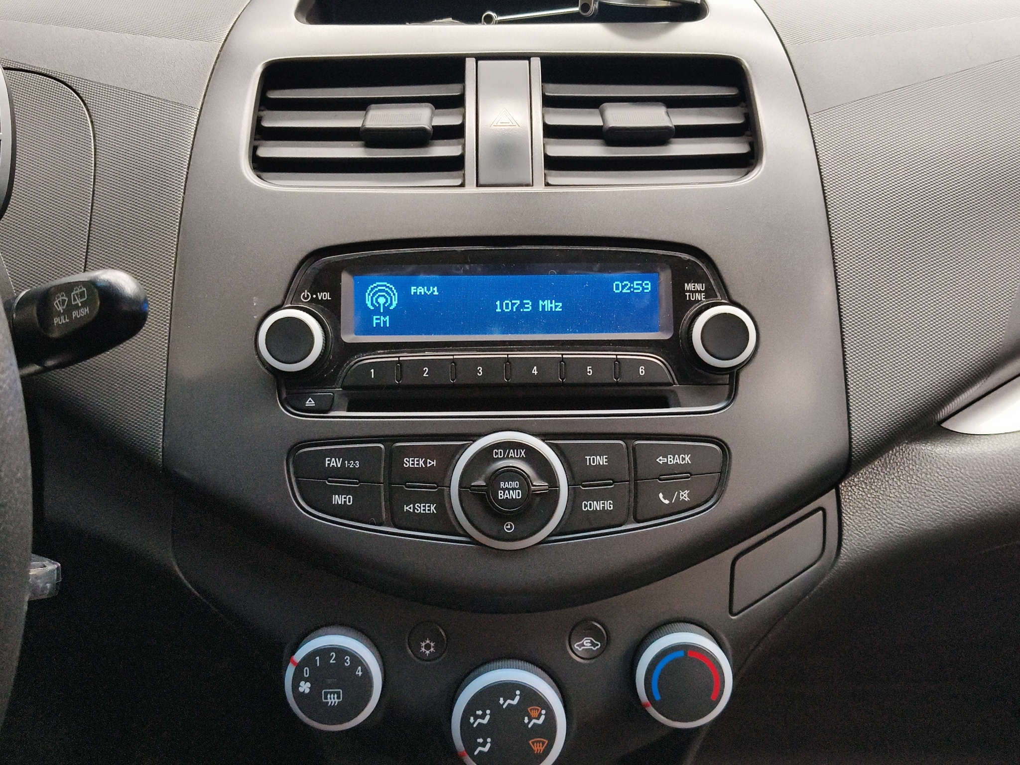 Chevrolet Spark 5 pts. HB LTZ, 1.4l, TM5, a/ac., f. niebla, RA-15 (nueva generación) 2016