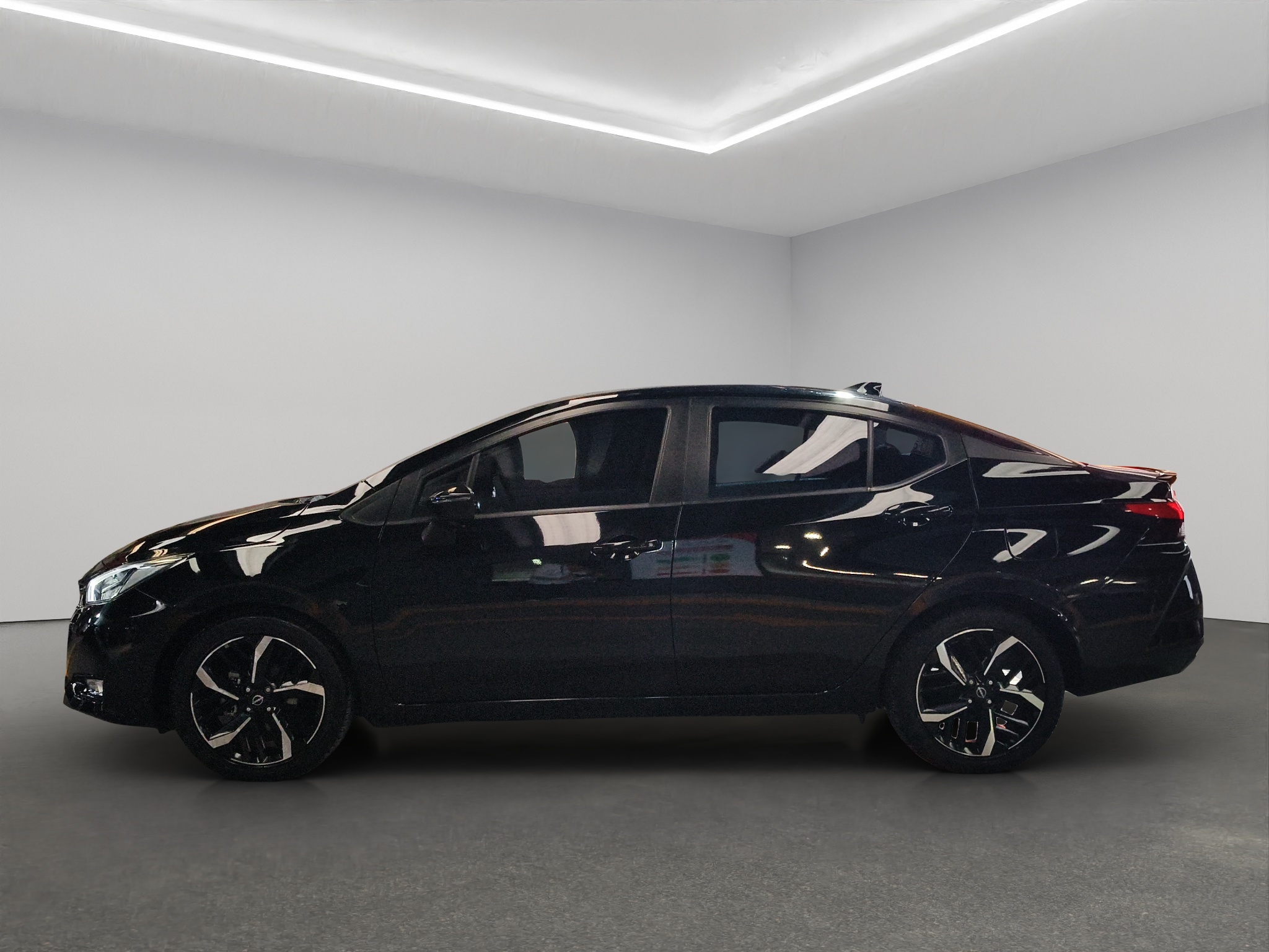 Nissan Versa 4 pts. SR, TA, a/ac. Aut., f. niebla, f. led, spoiler, RA-17 2024