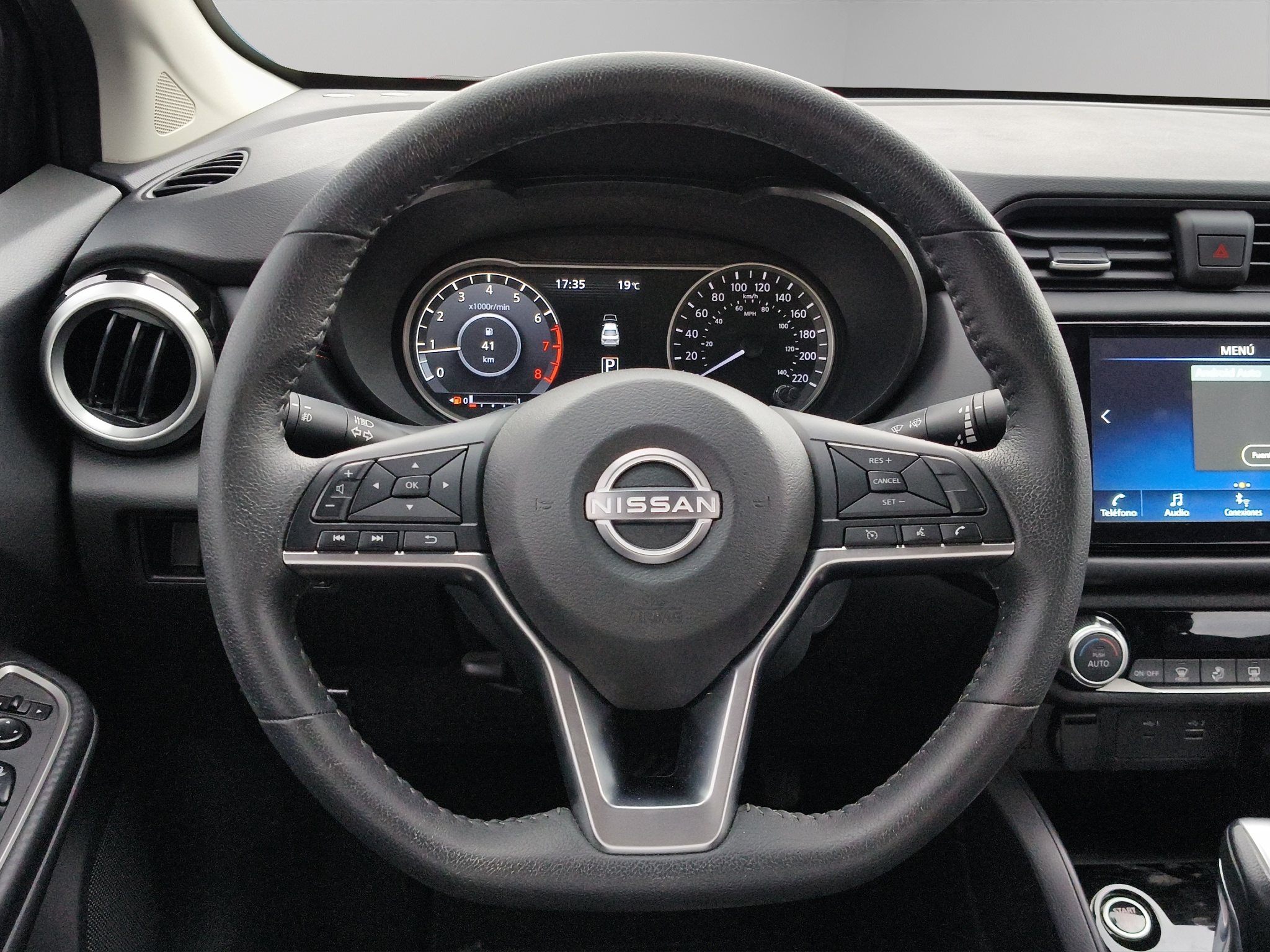 Nissan Versa 4 pts. SR, TA, a/ac. Aut., f. niebla, f. led, spoiler, RA-17 2024