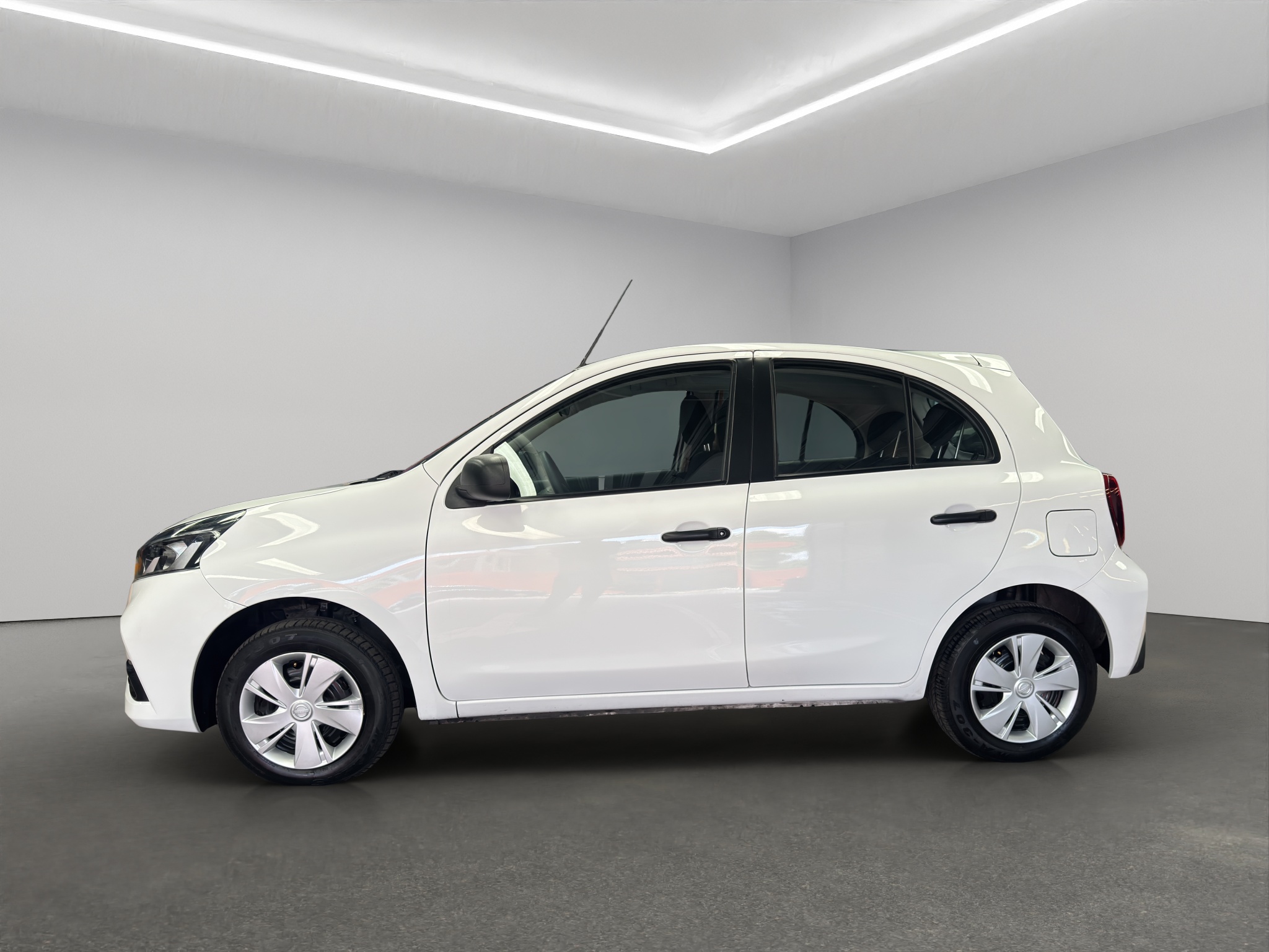 Nissan March 5 pts. HB Sense, TM5, a/ac., R-14 2024