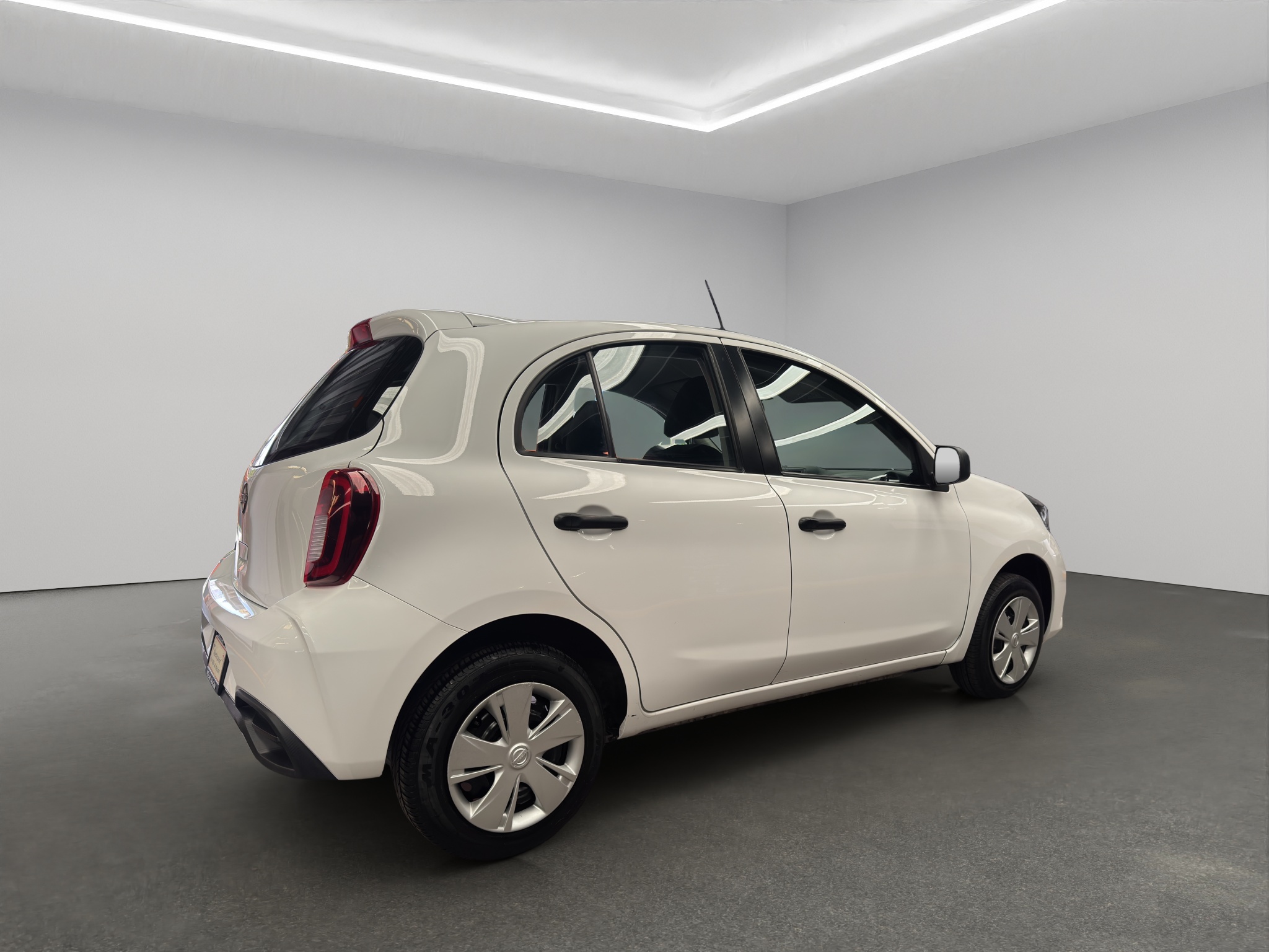 Nissan March 5 pts. HB Sense, TM5, a/ac., R-14 2024