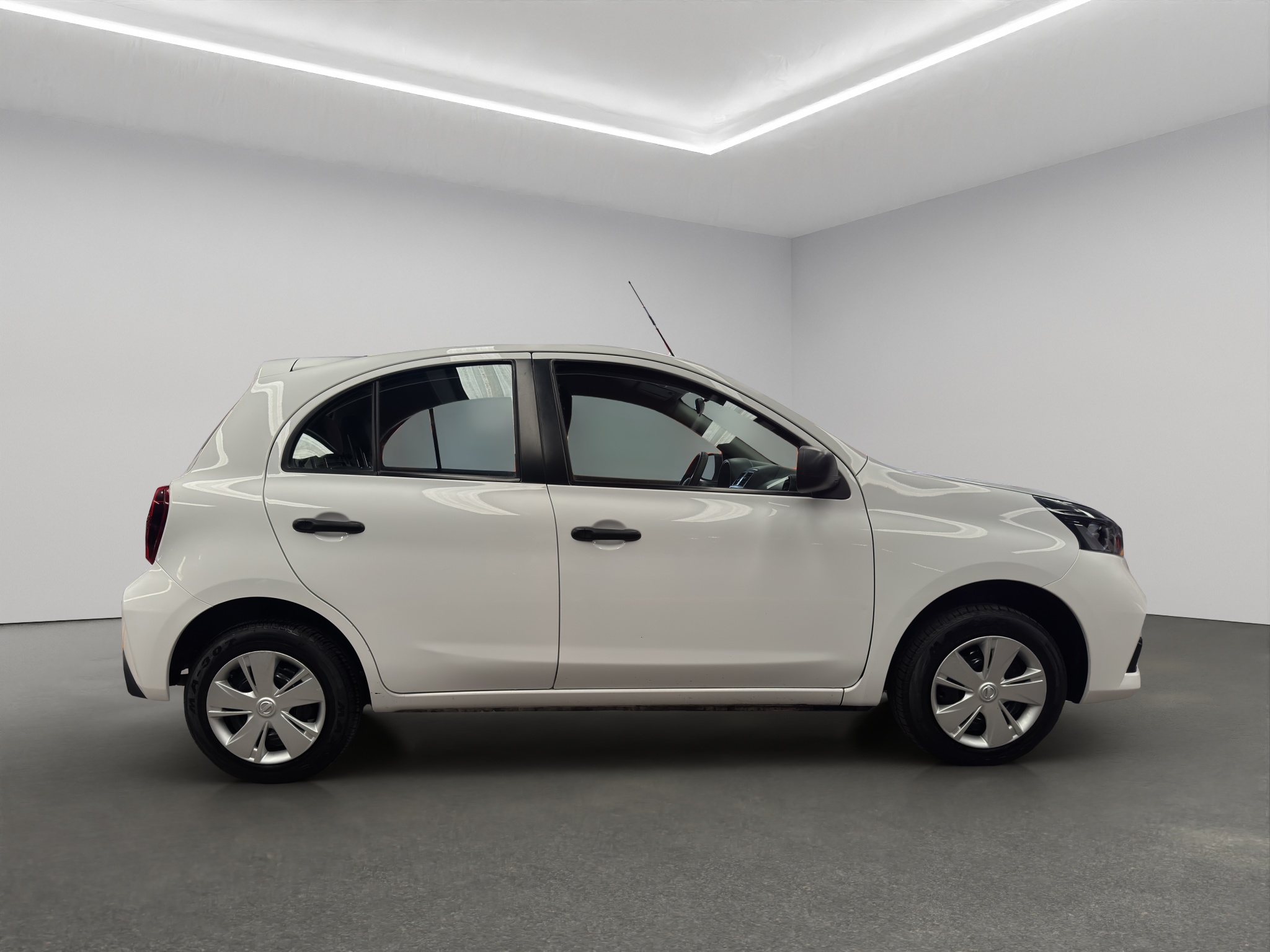 Nissan March 5 pts. HB Sense, TM5, a/ac., R-14 2024