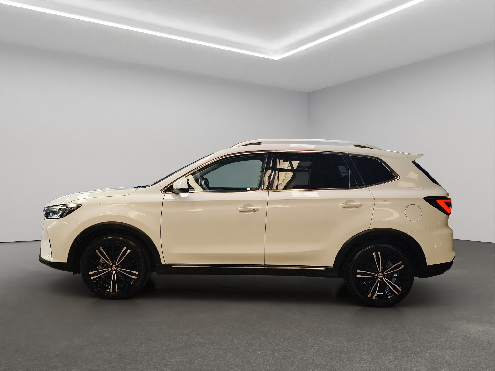 MG RX5 5 pts. Excite, 1.5T, TA, piel, RA-18 2024