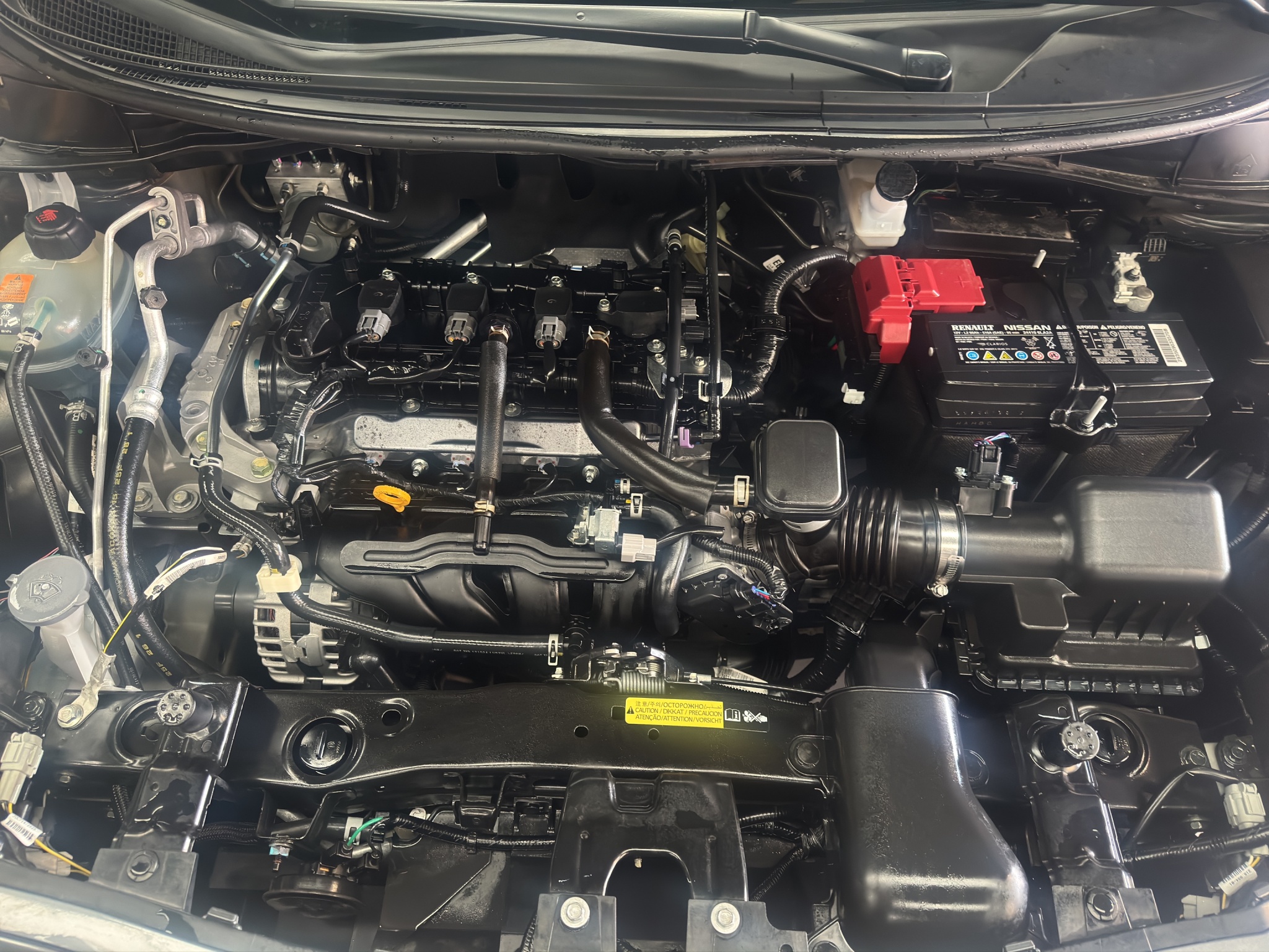 Nissan Versa 4 pts. Sense, TM5, a/ac., R-15 (línea anterior) 2025