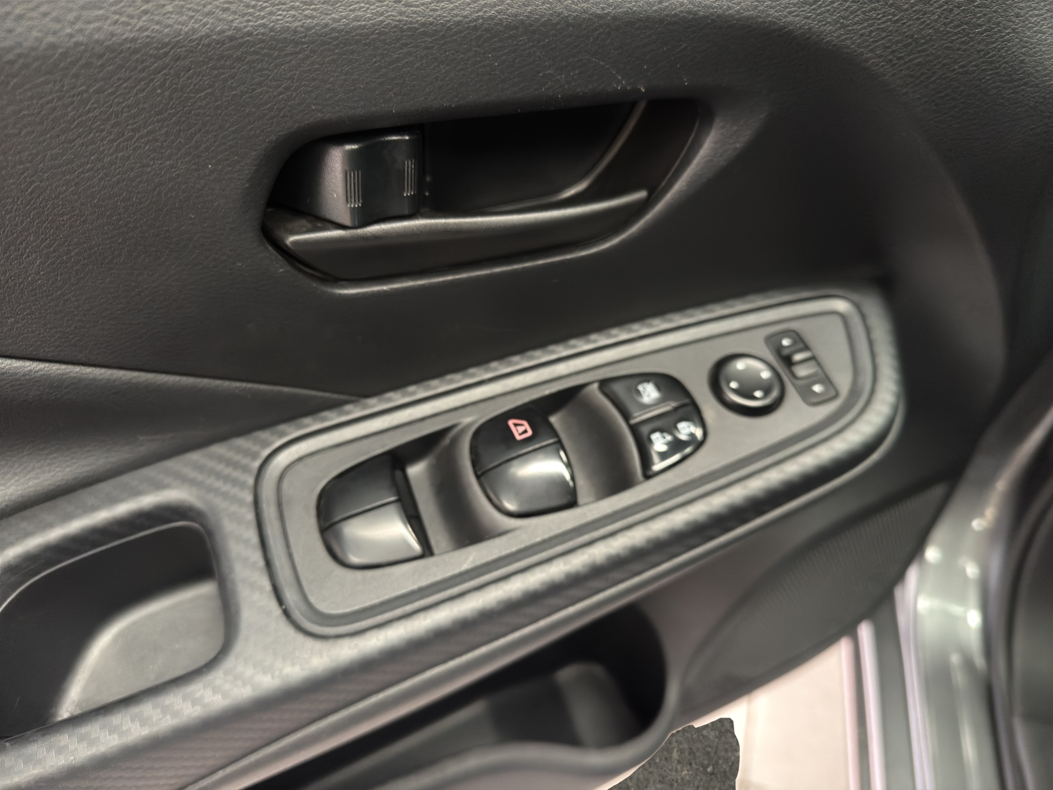 Nissan Versa 4 pts. Sense, TM5, a/ac., R-15 (línea anterior) 2025