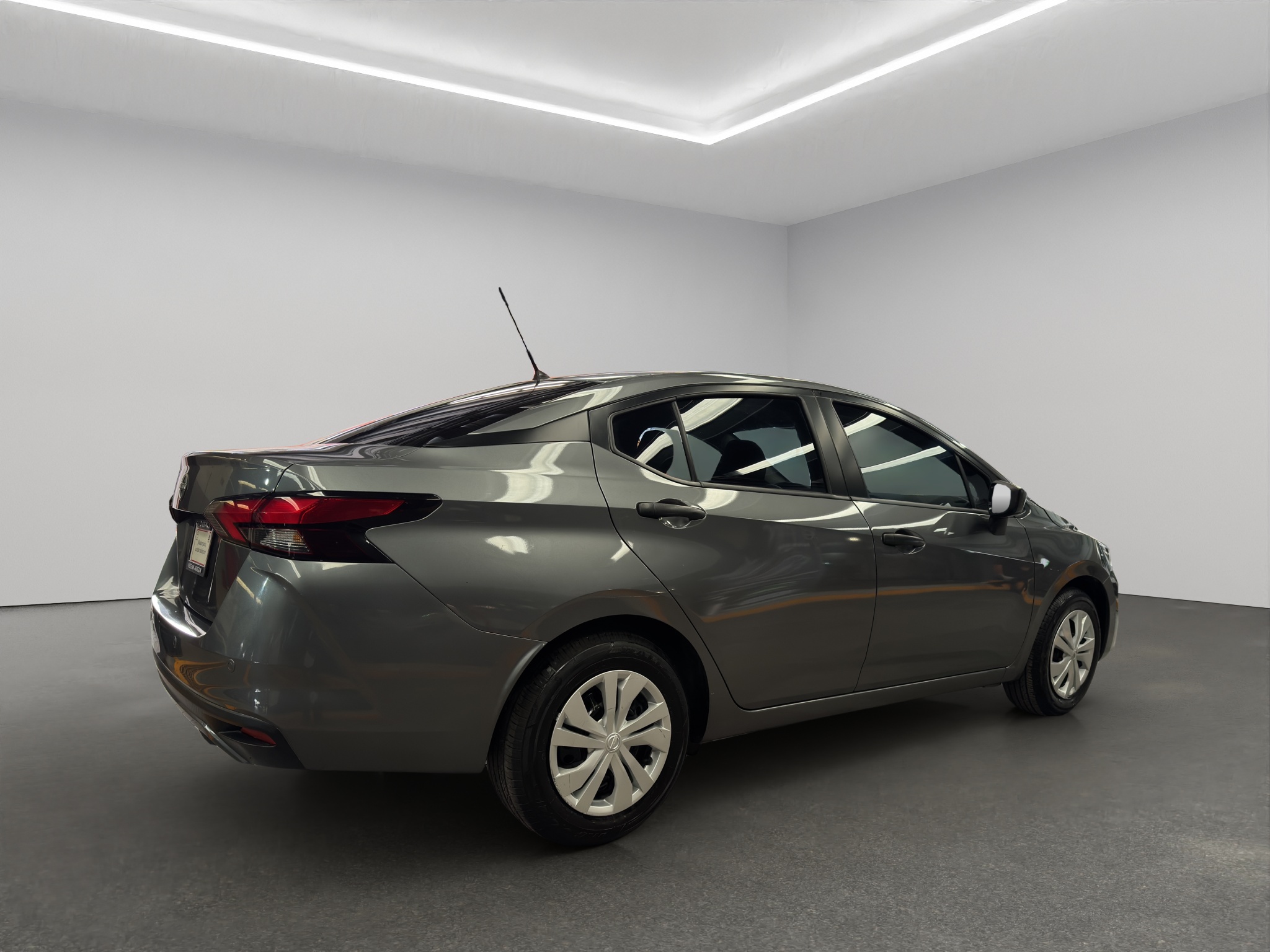 Nissan Versa 4 pts. Sense, TM5, a/ac., R-15 (línea anterior) 2025