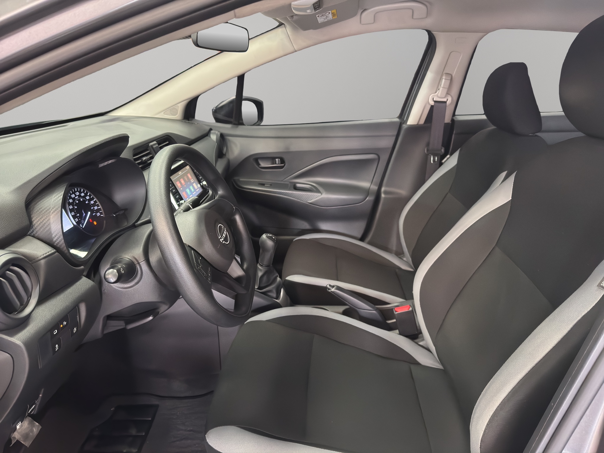 Nissan Versa 4 pts. Sense, TM5, a/ac., R-15 (línea anterior) 2025