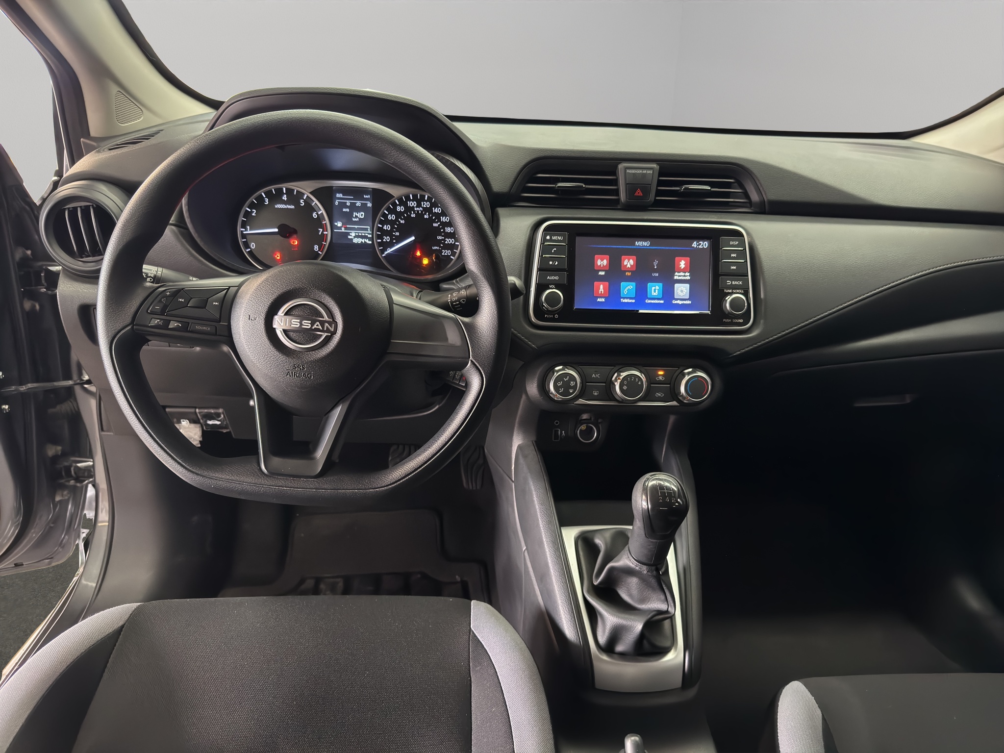 Nissan Versa 4 pts. Sense, TM5, a/ac., R-15 (línea anterior) 2025