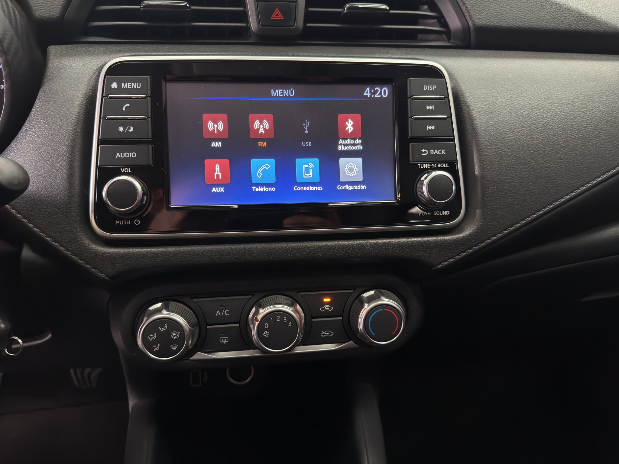Nissan Versa 4 pts. Sense, TM5, a/ac., R-15 (línea anterior) 2025
