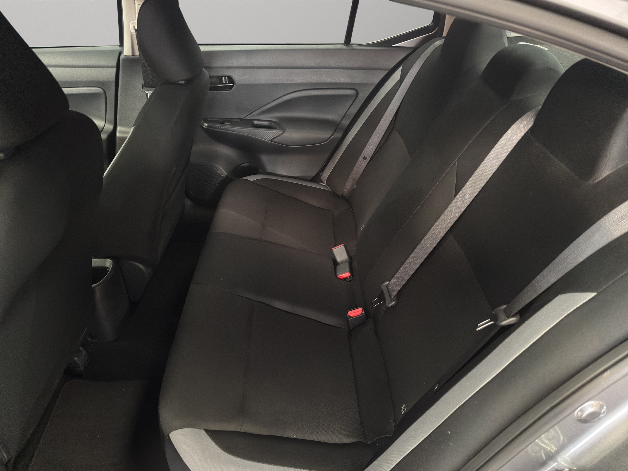 Nissan Versa 4 pts. Sense, TM5, a/ac., R-15 (línea anterior) 2025