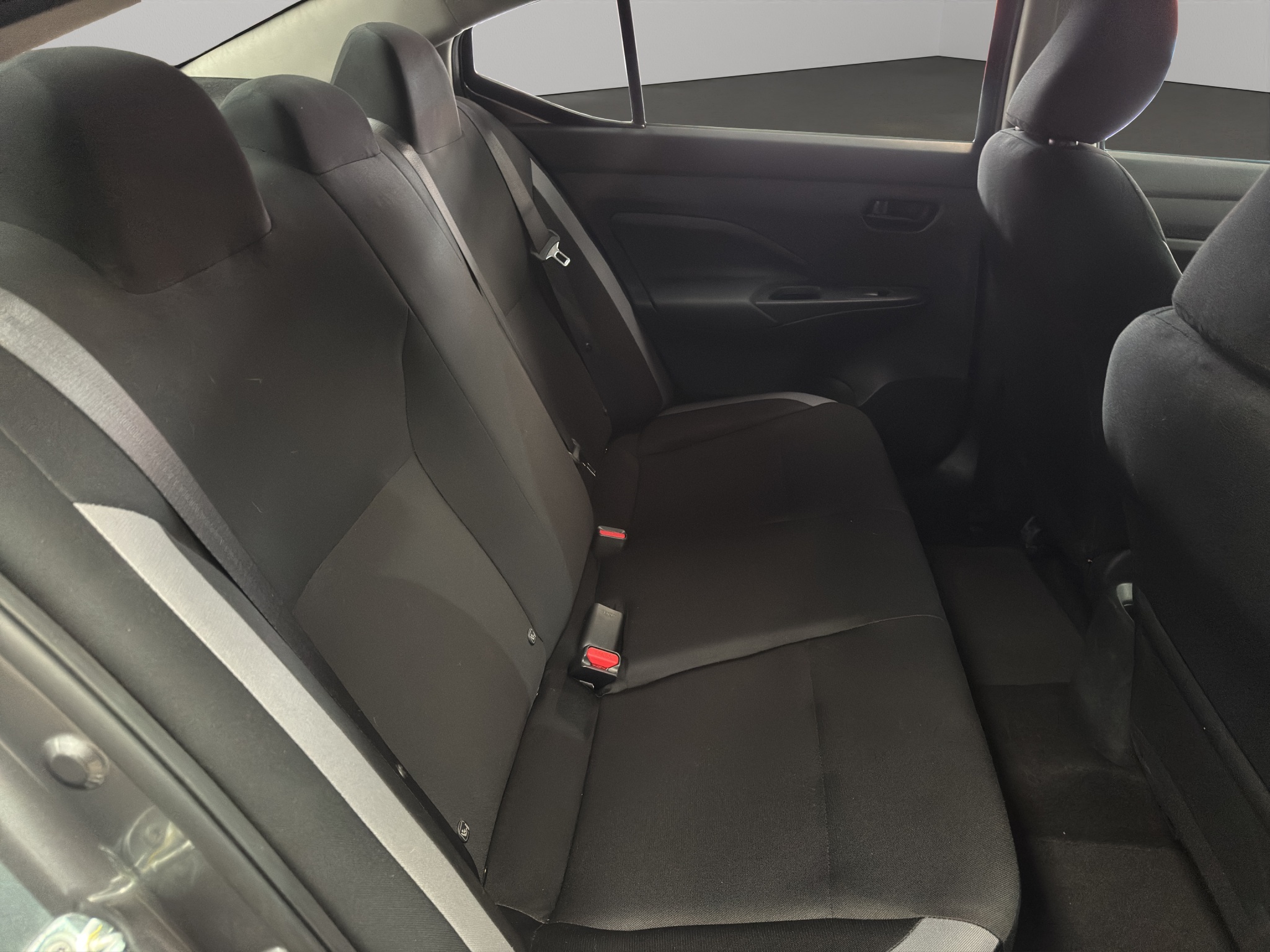 Nissan Versa 4 pts. Sense, TM5, a/ac., R-15 (línea anterior) 2025