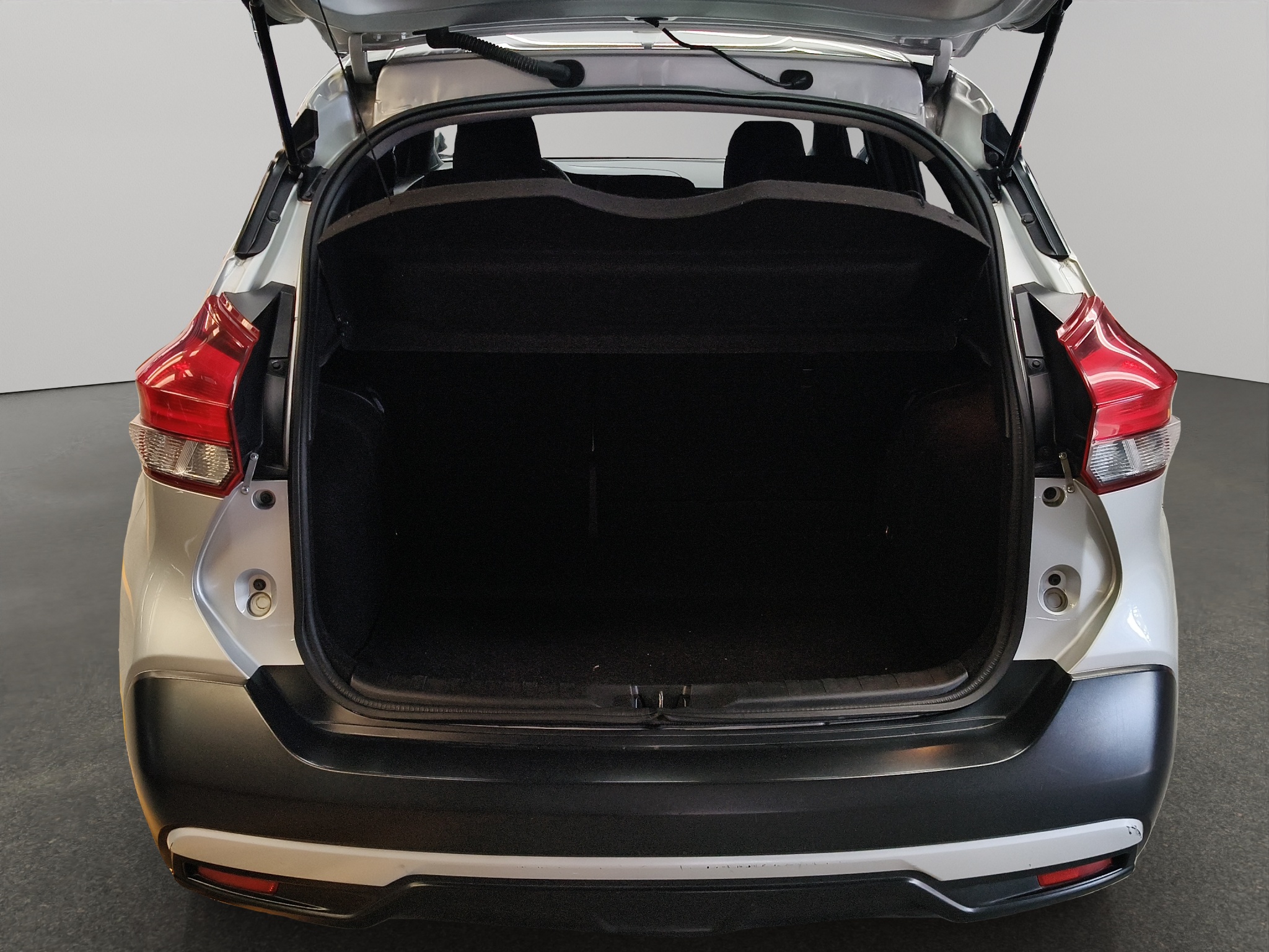 Nissan Kicks 5 pts. Sense, 1.6l, TM5, a/ac., VE, RA-16 2018