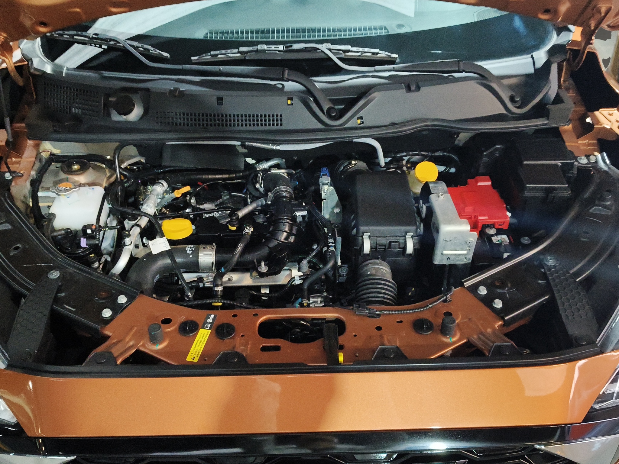 Nissan Magnite  5 pts. Exclusive, 1.0T, TM5, piel, RA-16 2025
