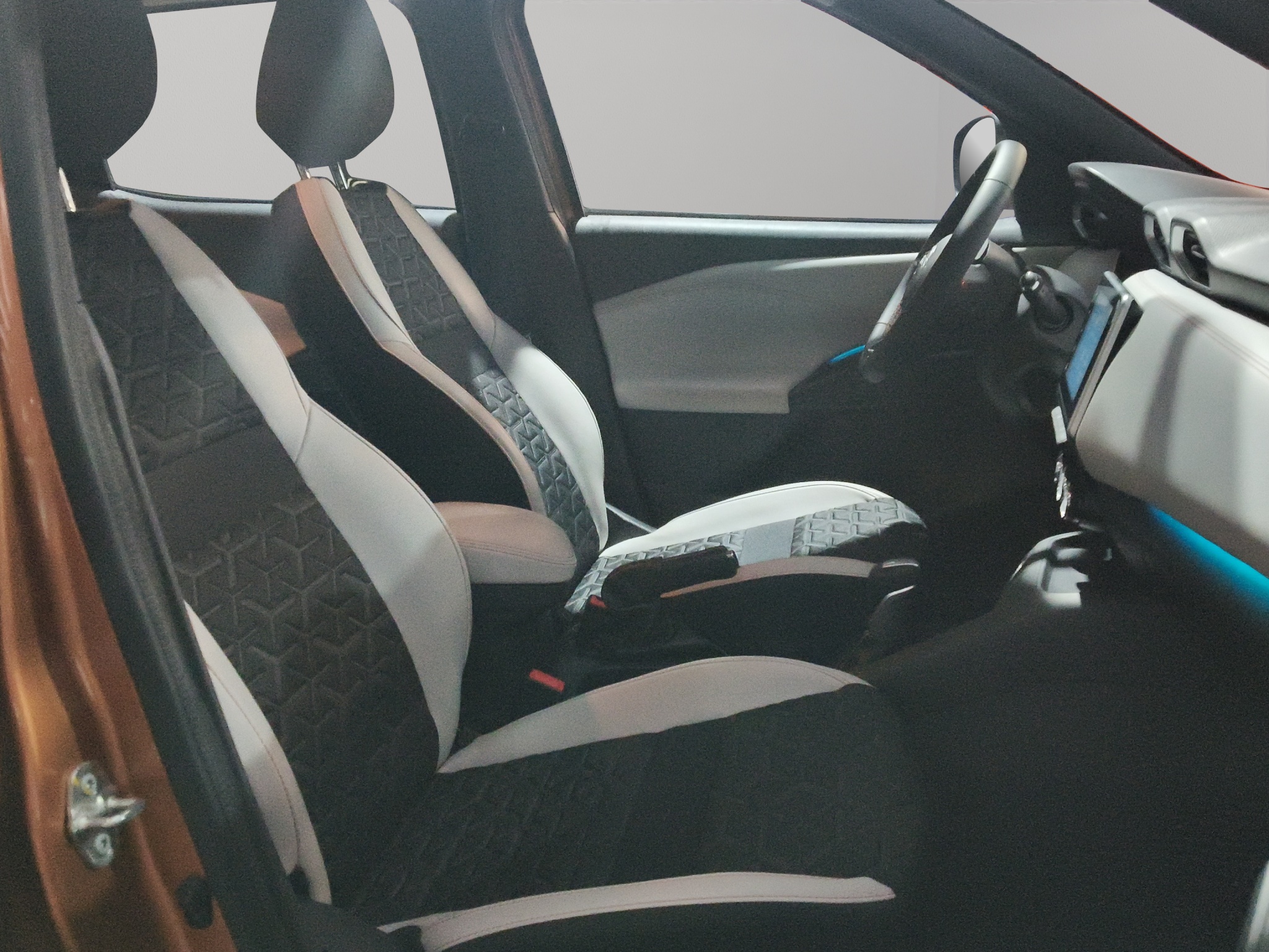 Nissan Magnite  5 pts. Exclusive, 1.0T, TM5, piel, RA-16 2025