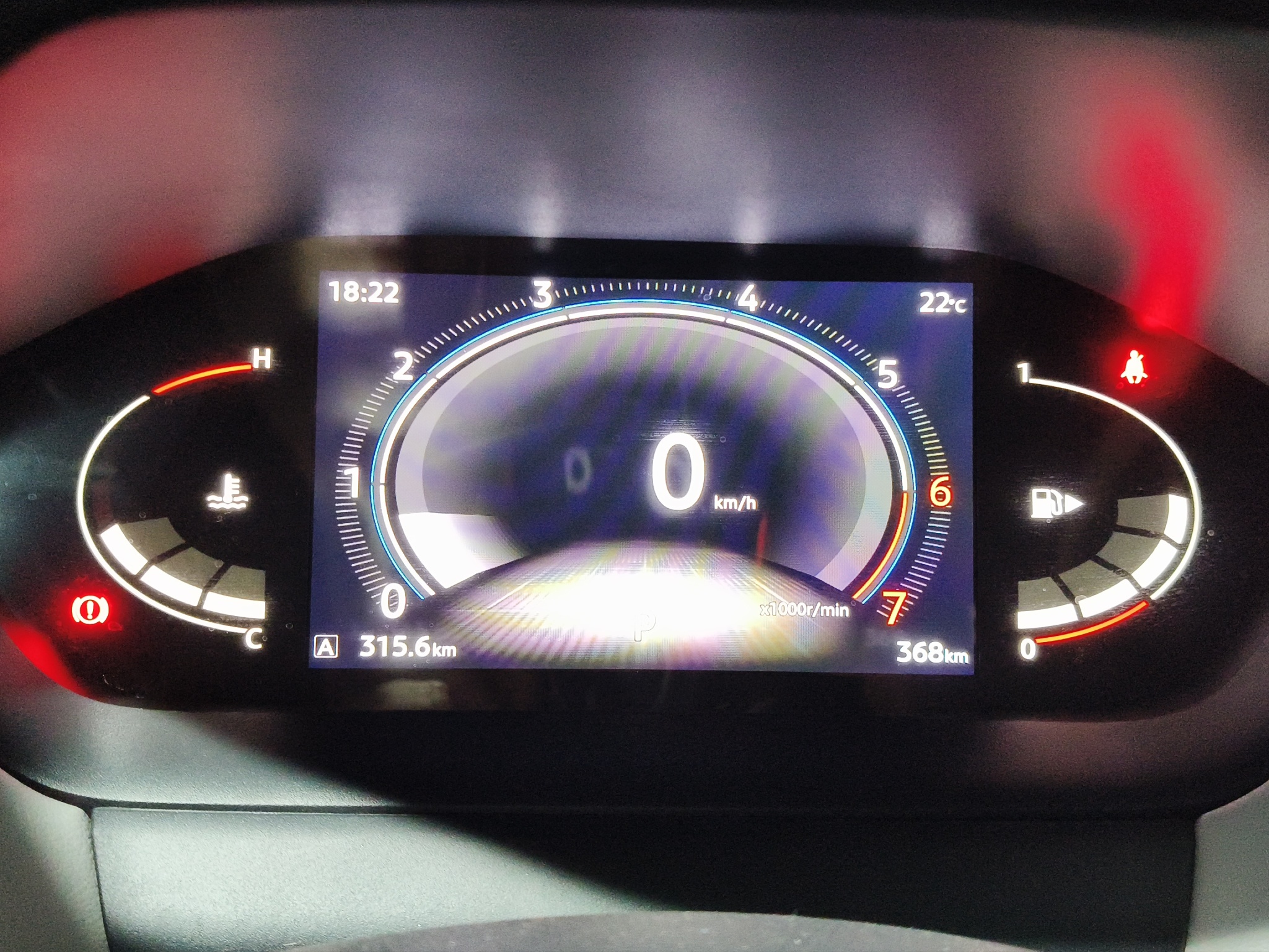 Nissan Magnite  5 pts. Exclusive, 1.0T, TM5, piel, RA-16 2025