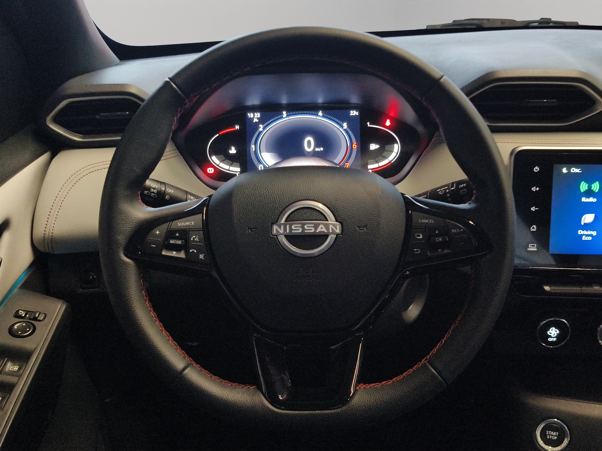 Nissan Magnite  5 pts. Exclusive, 1.0T, TM5, piel, RA-16 2025