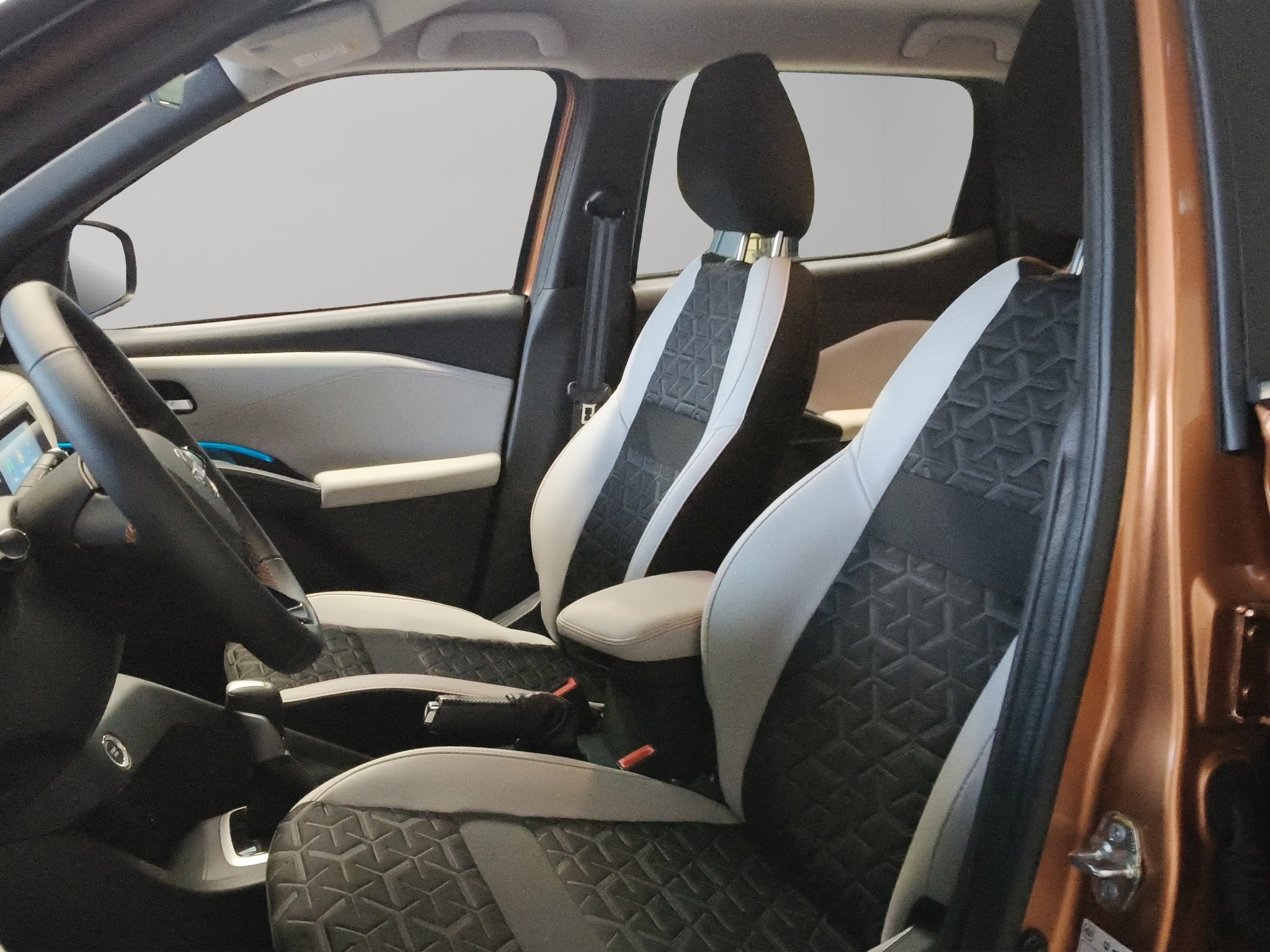 Nissan Magnite  5 pts. Exclusive, 1.0T, TM5, piel, RA-16 2025