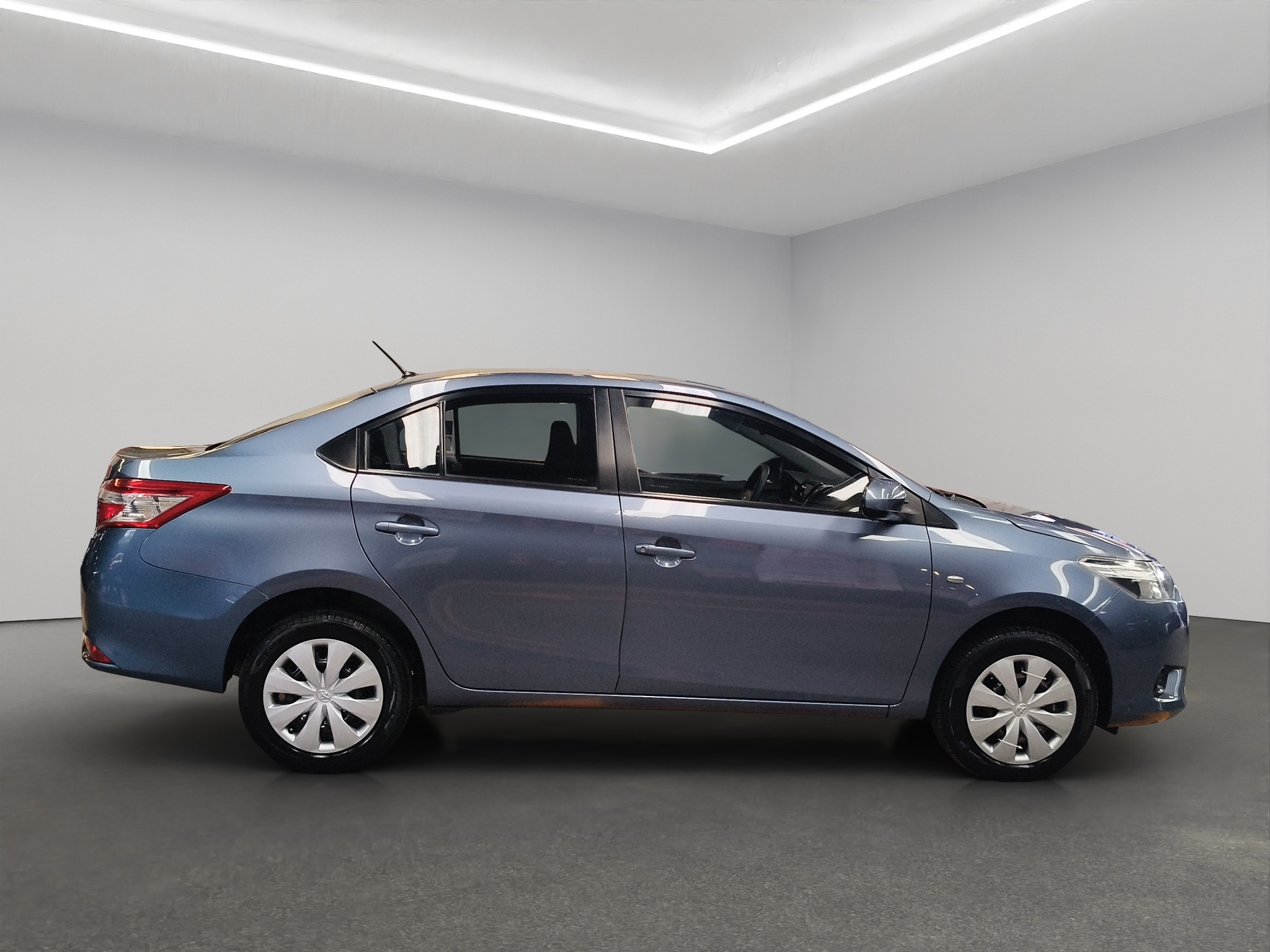 Toyota Yaris 4 pts. Core, CVT, a/ac., f. halógeno, R-15 2017