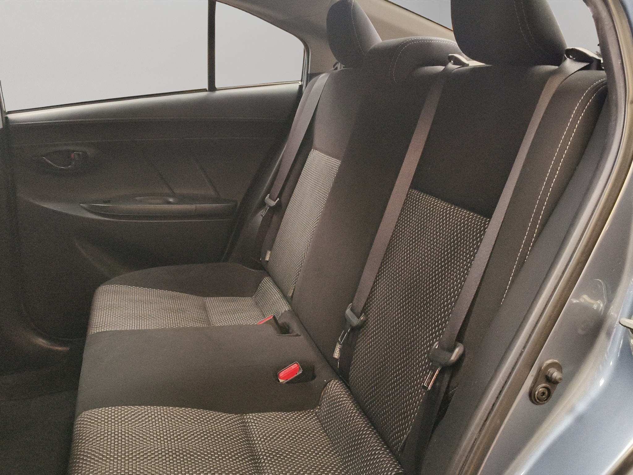 Toyota Yaris 4 pts. Core, CVT, a/ac., f. halógeno, R-15 2017