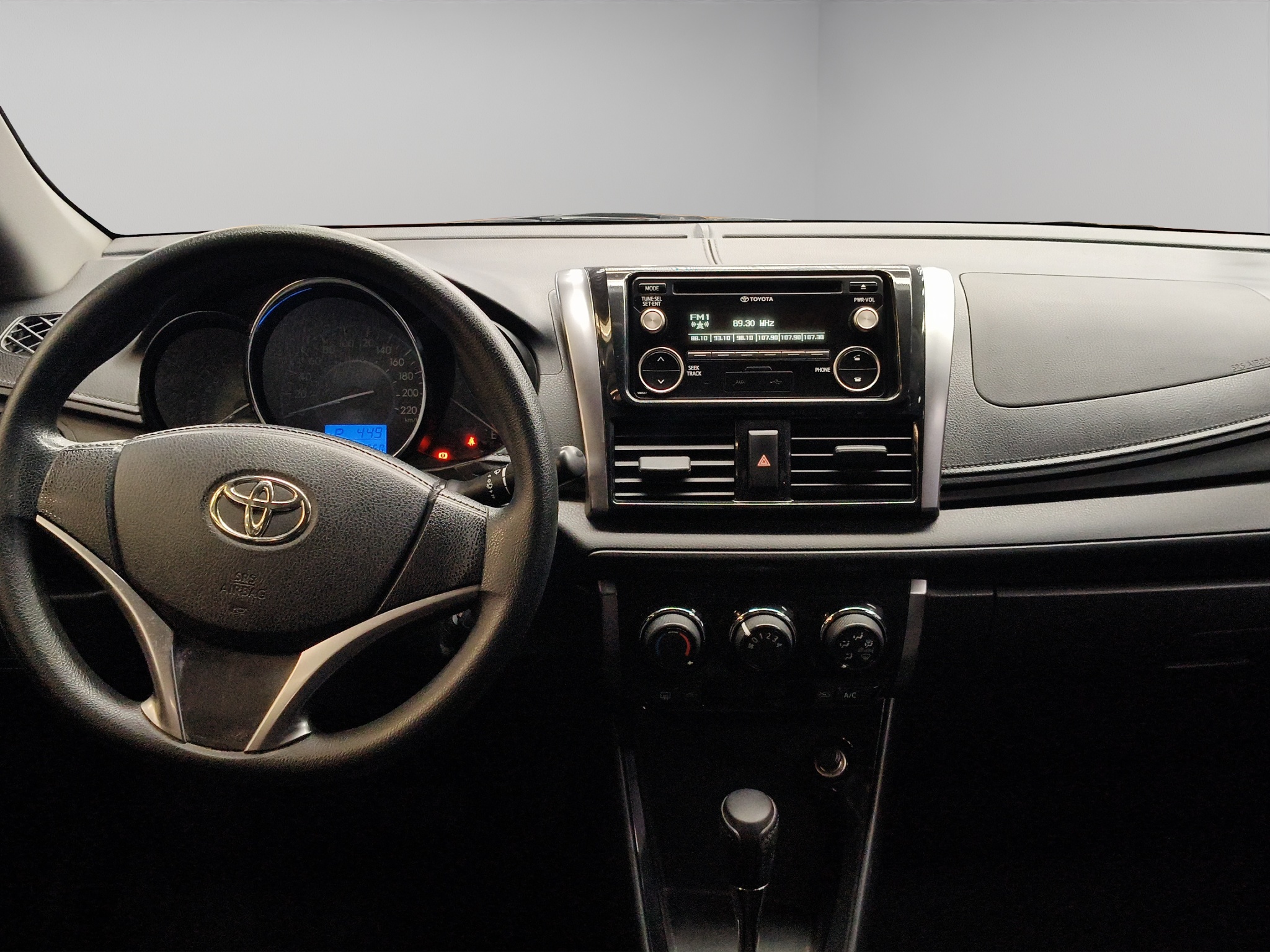 Toyota Yaris 4 pts. Core, CVT, a/ac., f. halógeno, R-15 2017