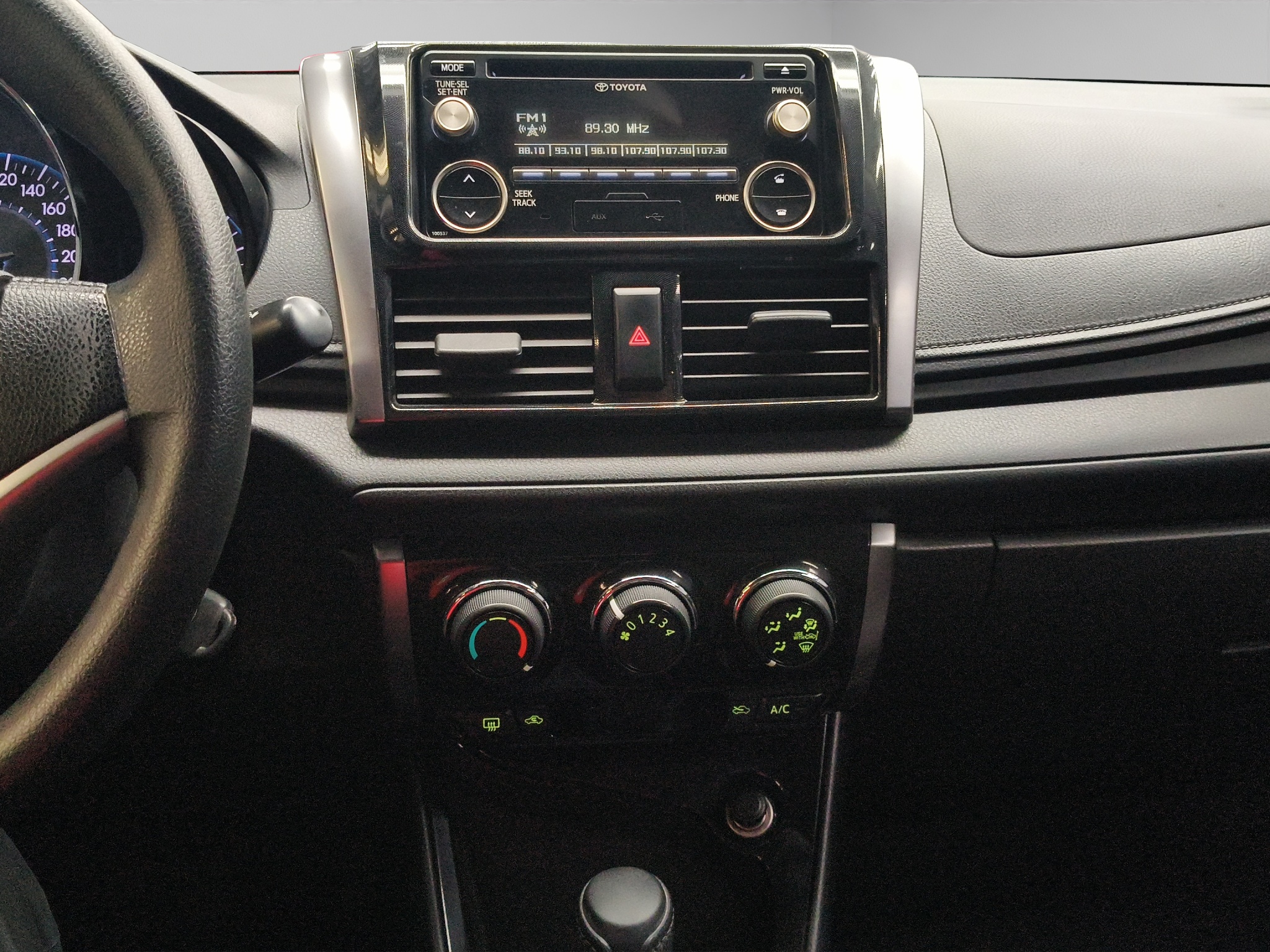 Toyota Yaris 4 pts. Core, CVT, a/ac., f. halógeno, R-15 2017
