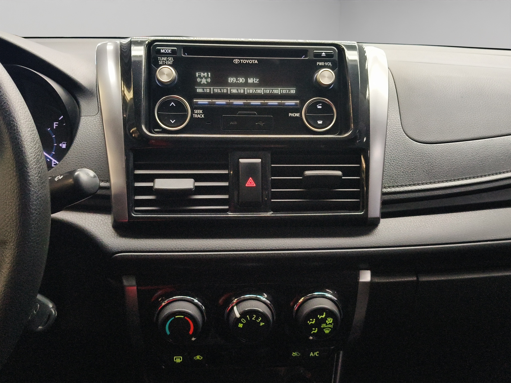 Toyota Yaris 4 pts. Core, CVT, a/ac., f. halógeno, R-15 2017