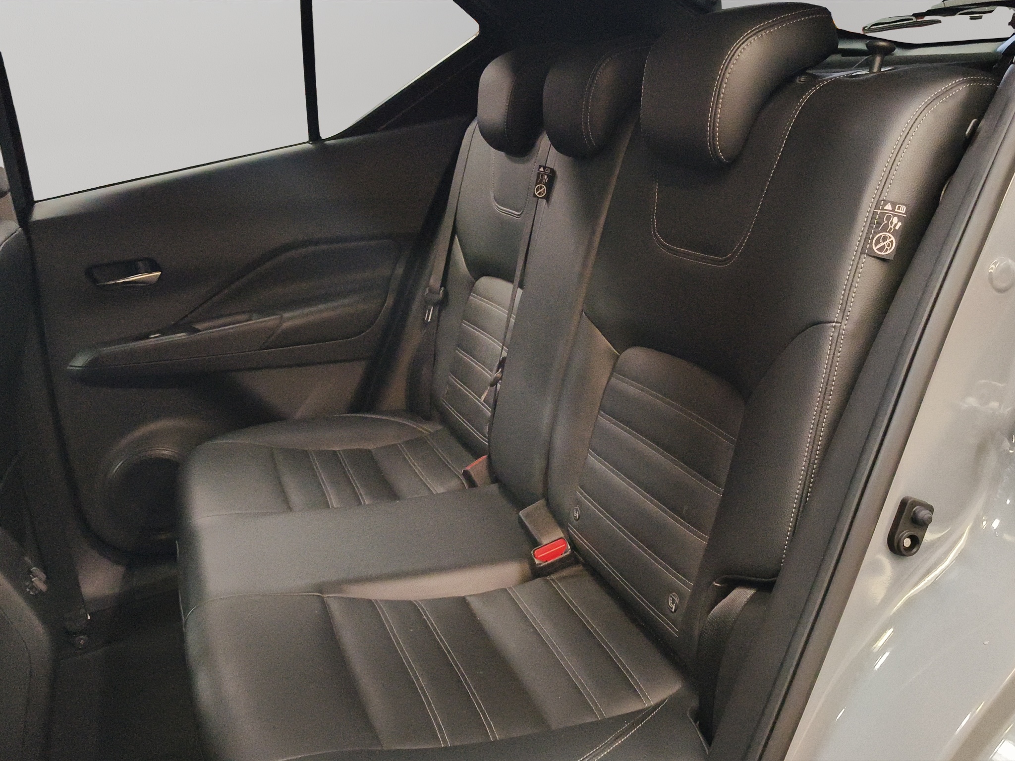 Nissan Kicks  5 pts. Platinum, 1.6l, TA, a/ac. Aut., piel, GPS, RA-18 2023