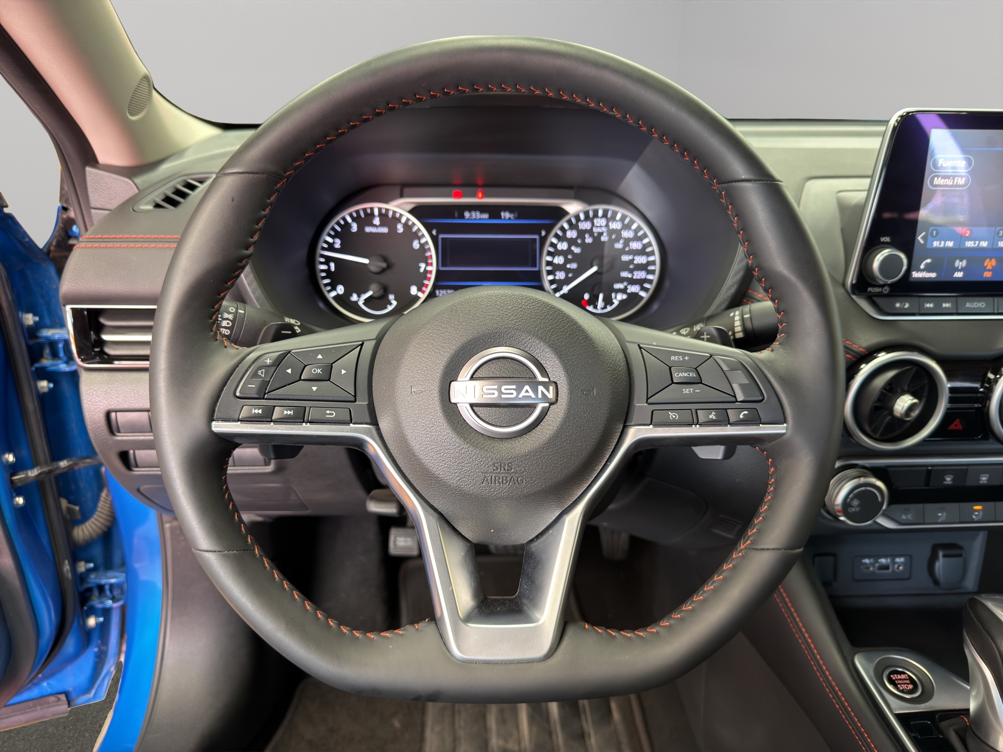 Nissan Sentra 4 pts. SR, TA, a/ac., QC, s. Bose, f. led, RA-18 (línea anterior) 2025