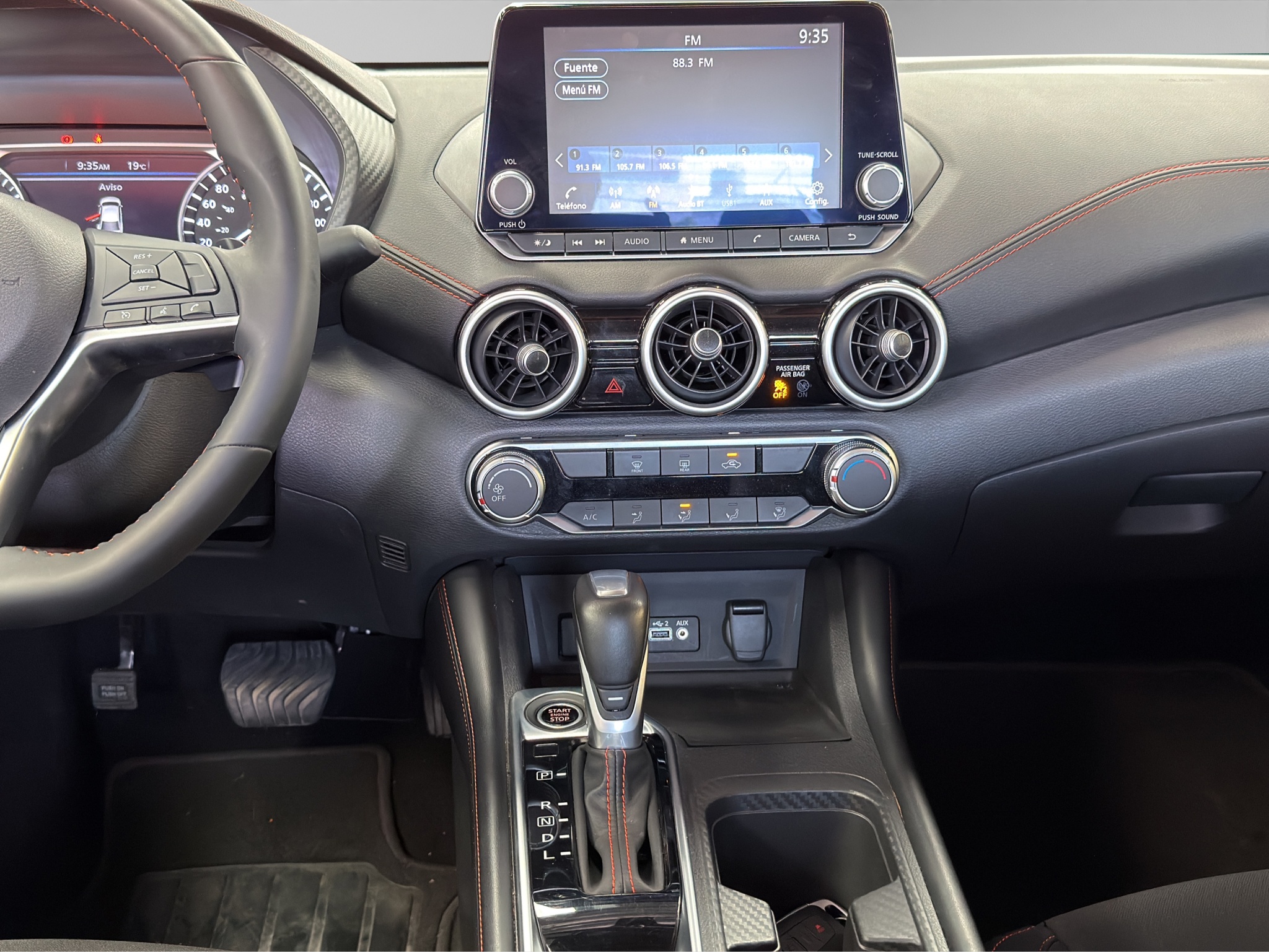 Nissan Sentra 4 pts. SR, TA, a/ac., QC, s. Bose, f. led, RA-18 (línea anterior) 2025